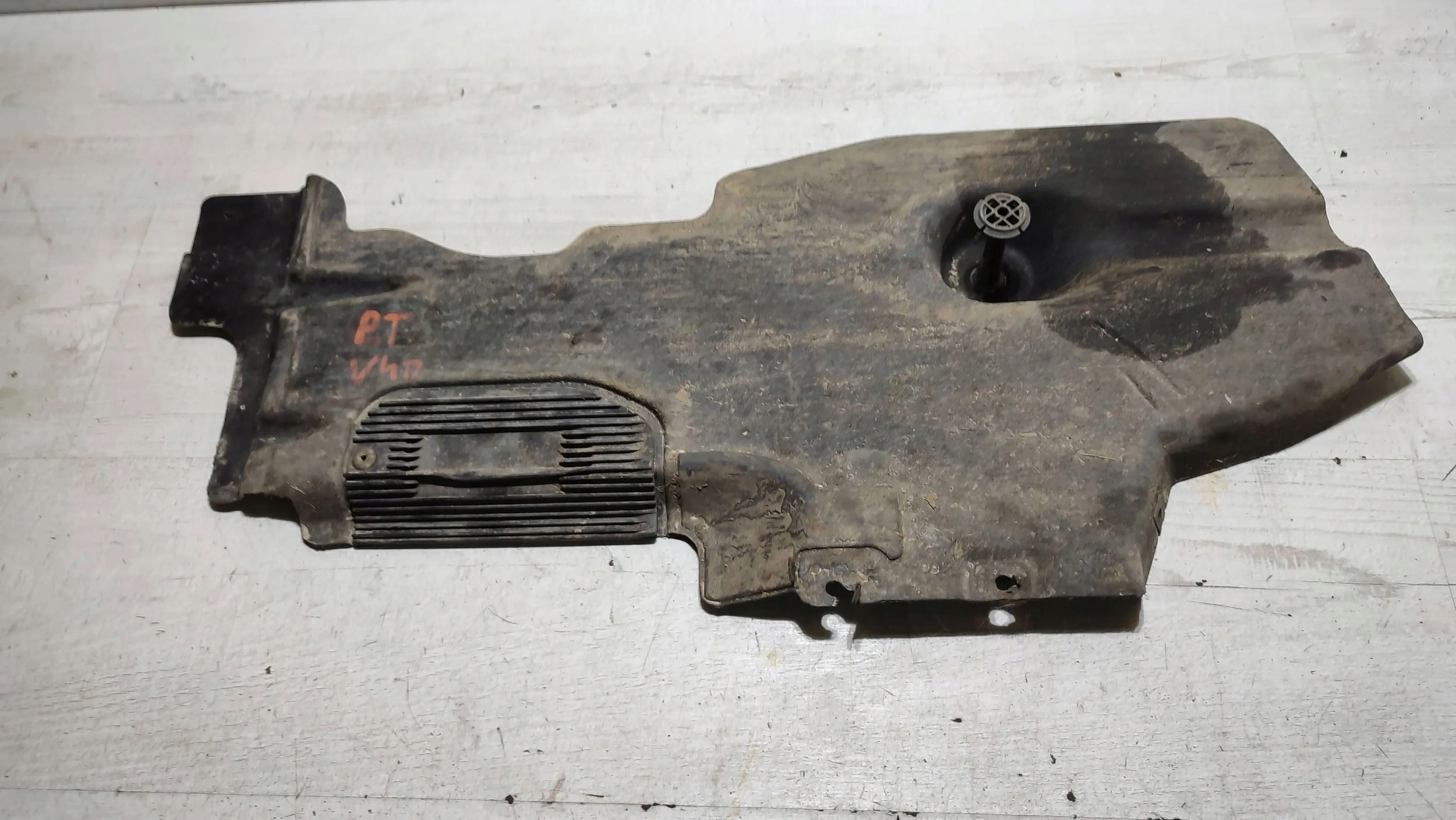 Volvo V40 2018 rear part side right cover chassis