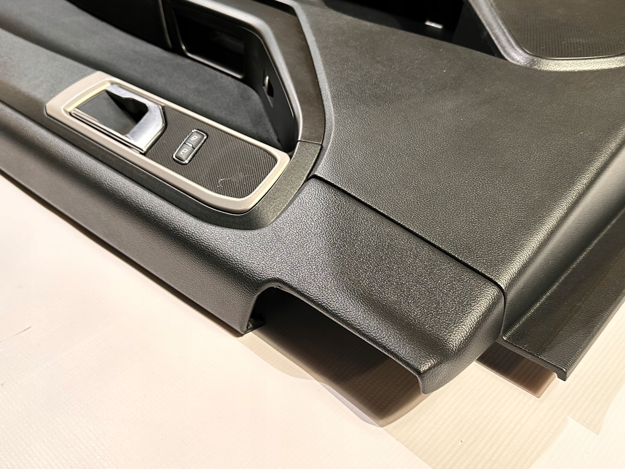 side upholstery side door right front front Ford Explorer 2020+