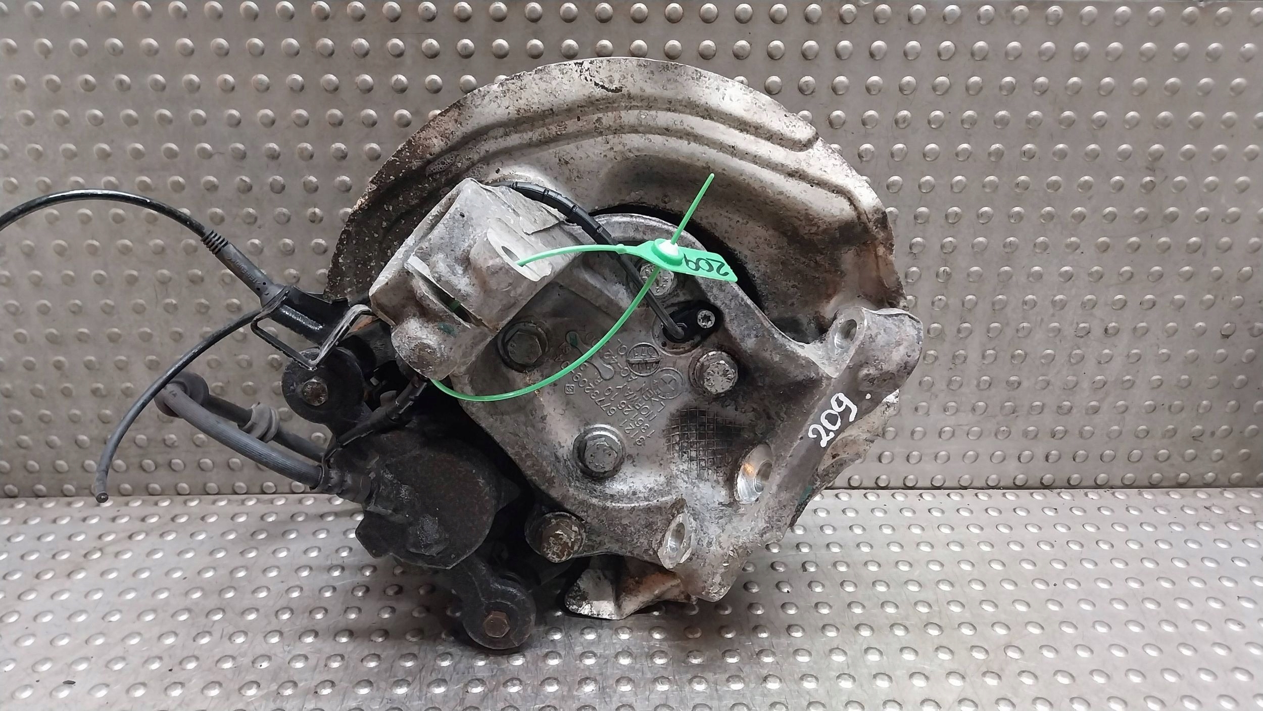 otoč čapu strmeň ľavý predok 6793209 BMW E90 E91 E92 E93 E81 E82 E87