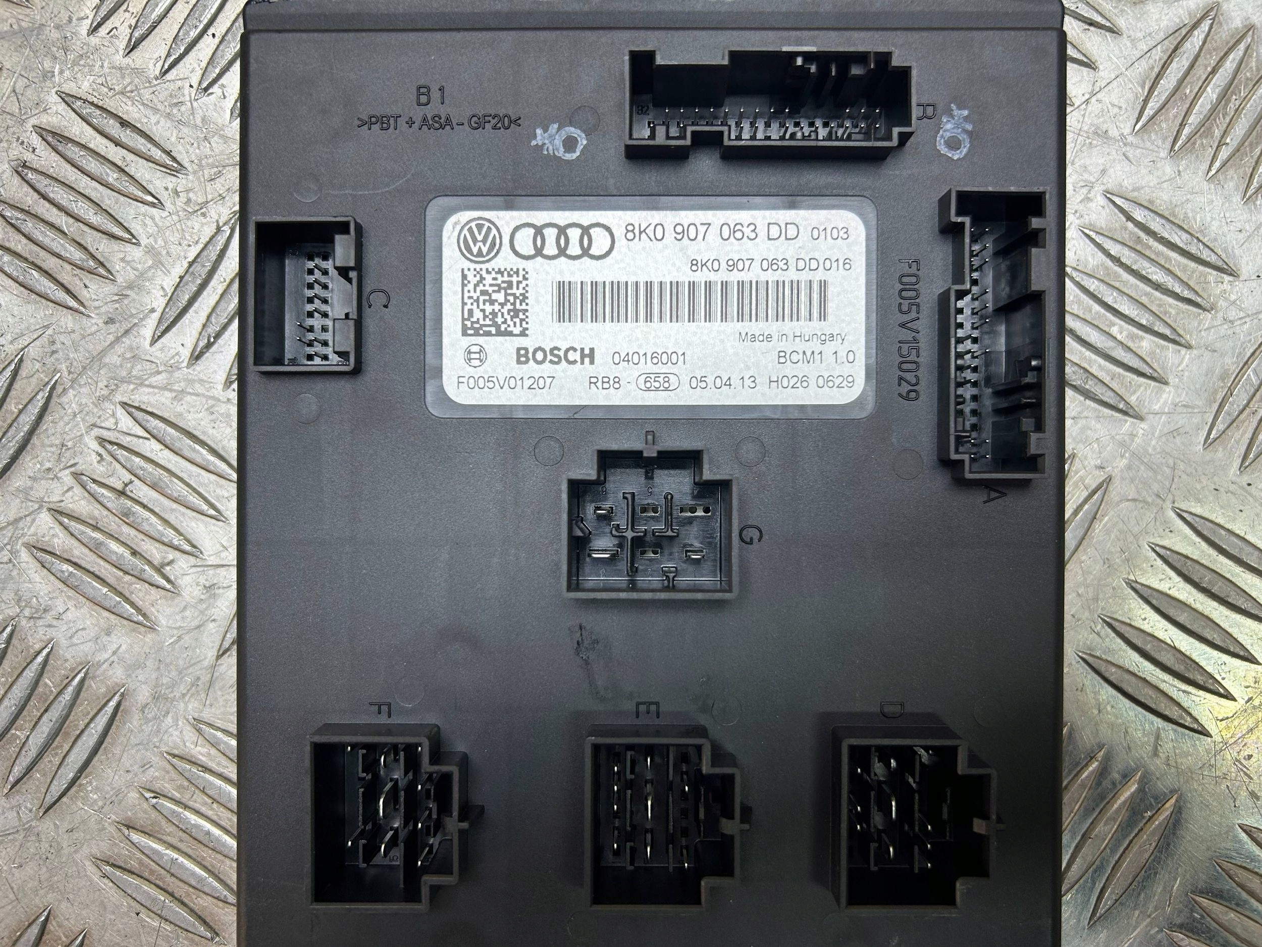 module / control unit komfortu Audi A5 8TA 2013 8K0907063DD
