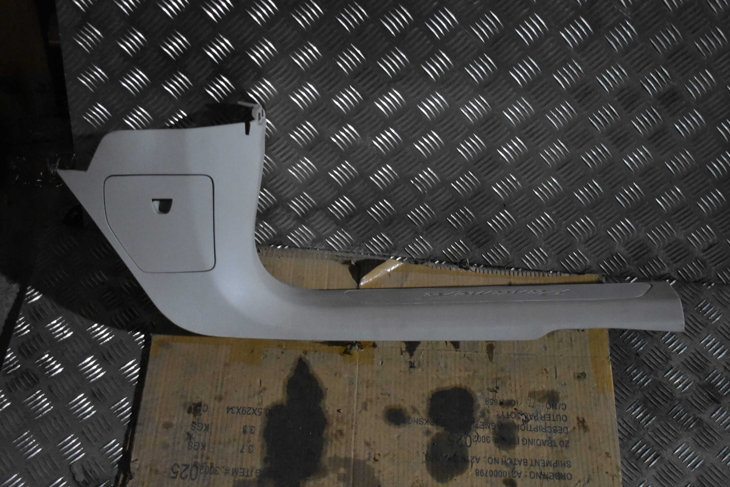 moulding cap threshold front left PORSCHE PANAMERA 971 1