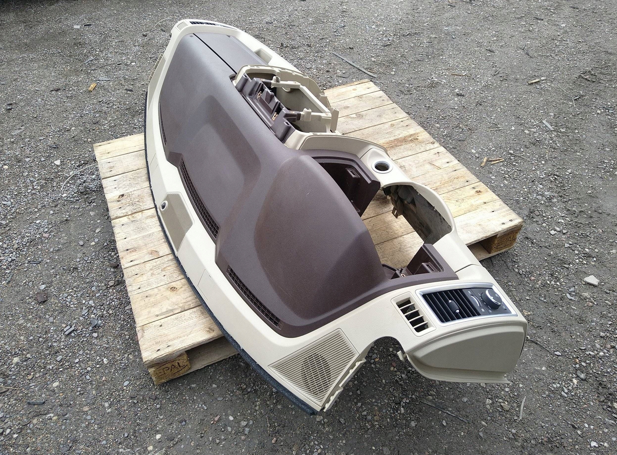 dashboard instrument panel console airbag airbag passenger compartment Dodge RAM 1500 2013