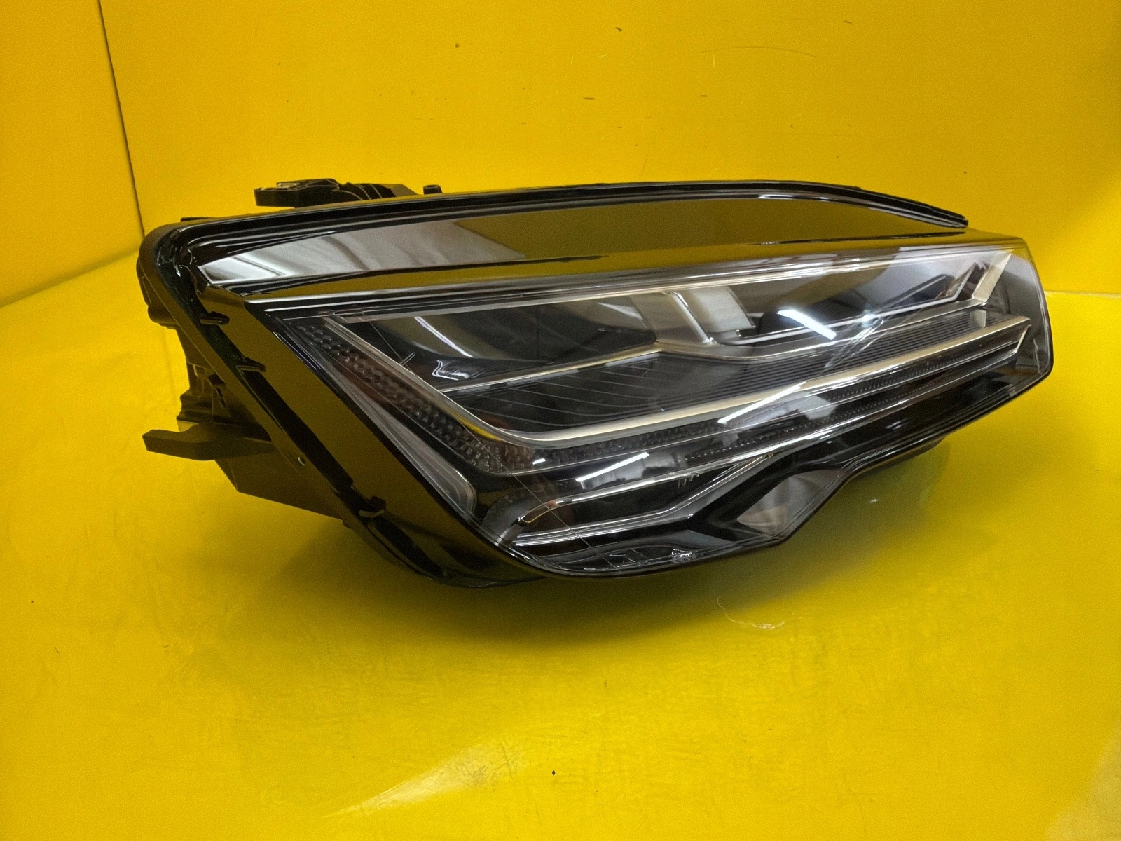 light right Audi A7 C7 Lift Matrix 4G8941036