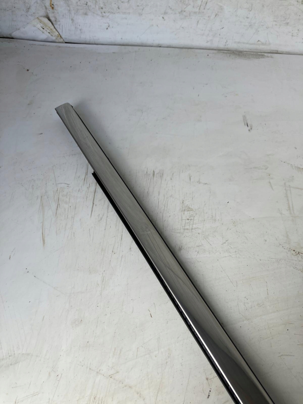 moulding dust CHROM door right front CITROEN C4 PICASSO II 9677090880