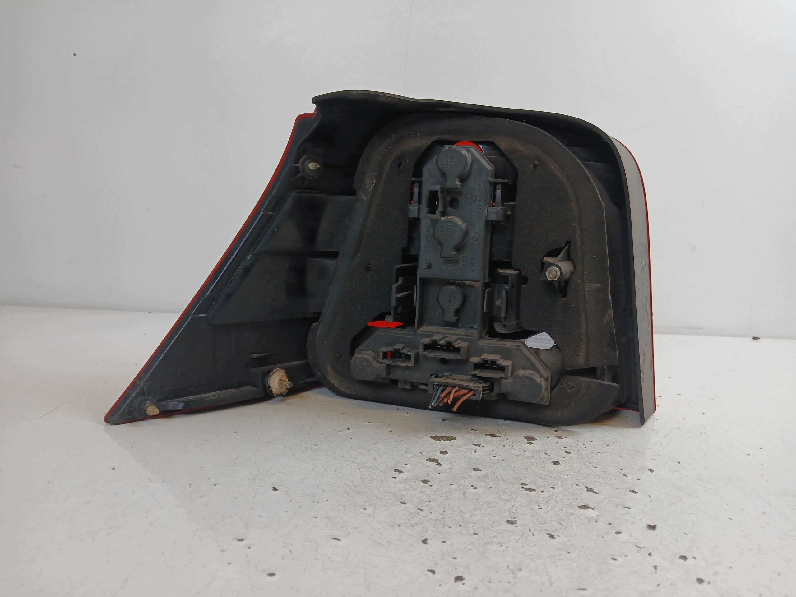 VW GOLF IV HB light right rear part dark