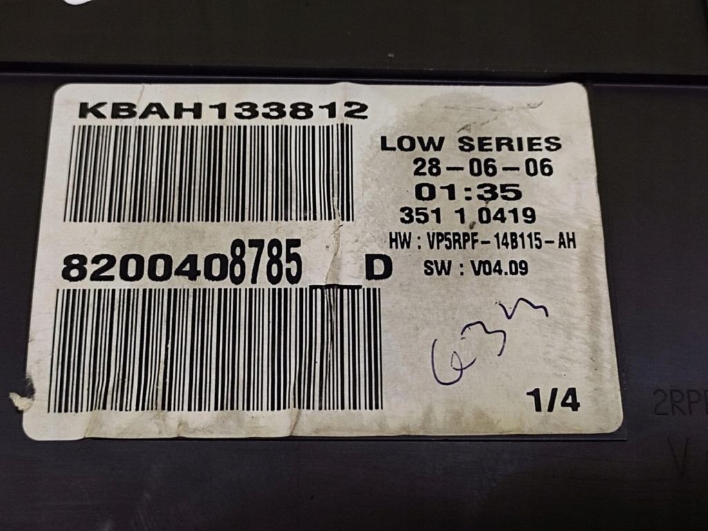 RENAULT MEGANE II budíky 8200408785D