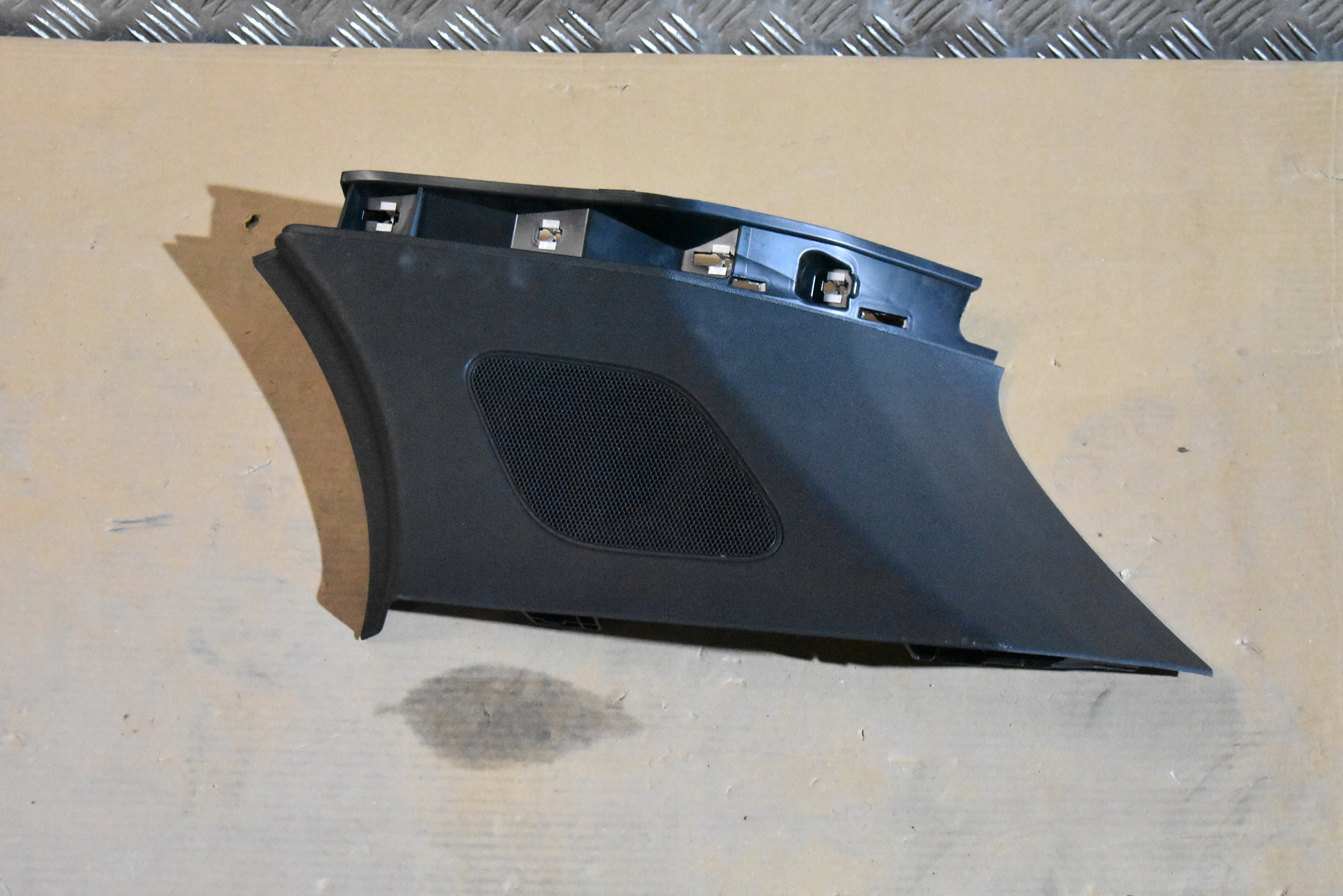 cover SLUPKA right speaker KPL. PORSCHE CAYENNE 9Y 1