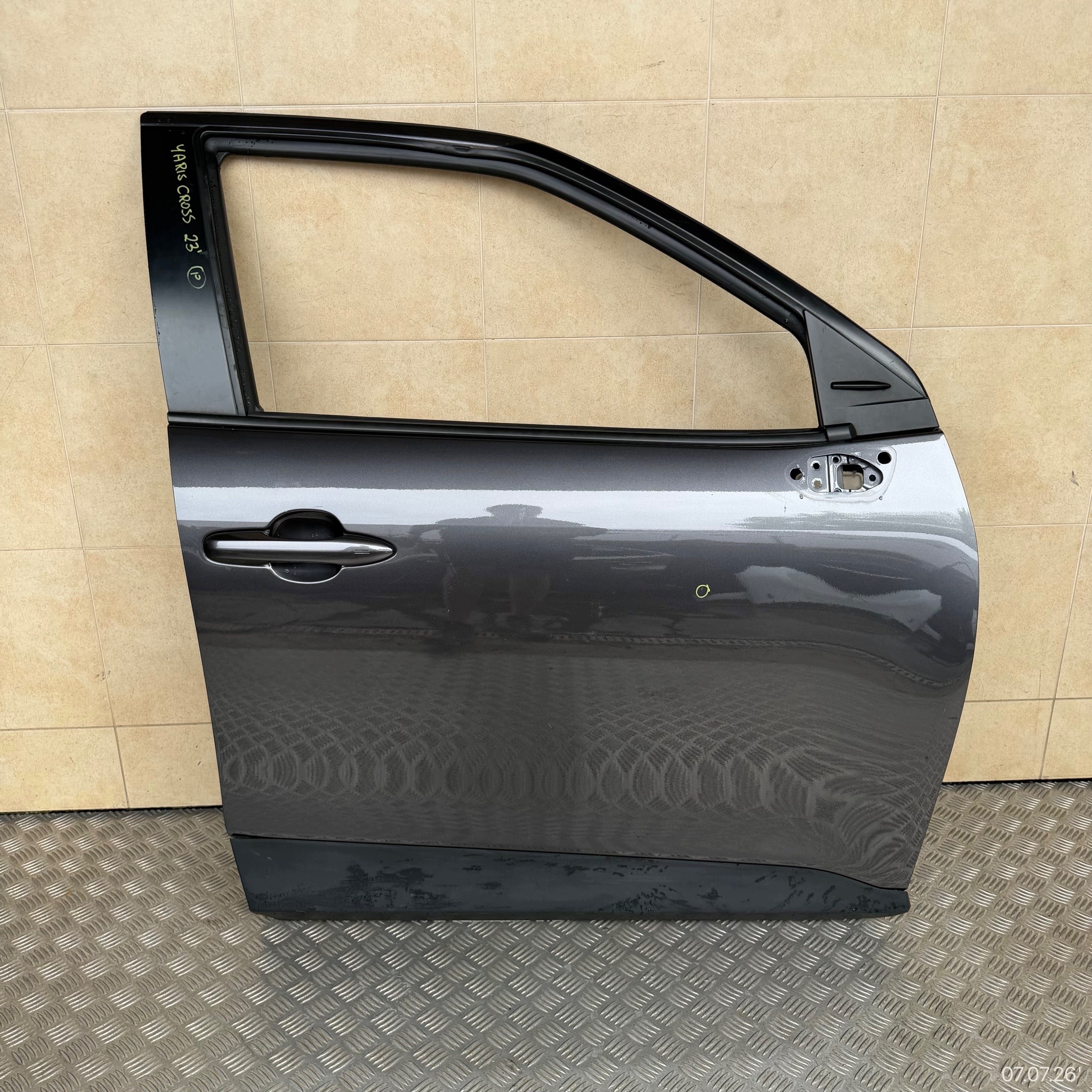 door complete front right TOYOTA YARIS CROSS 2023 ROK