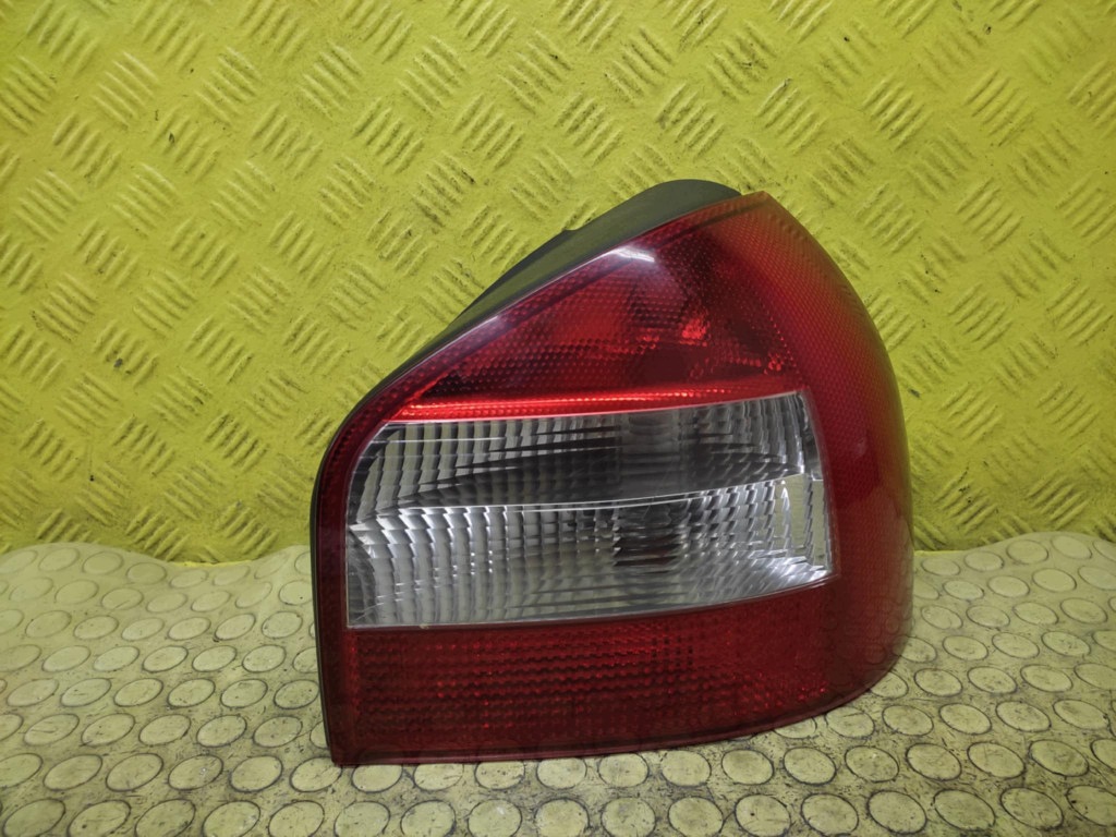 AUDI A3 8L light right rear part 8L0945096