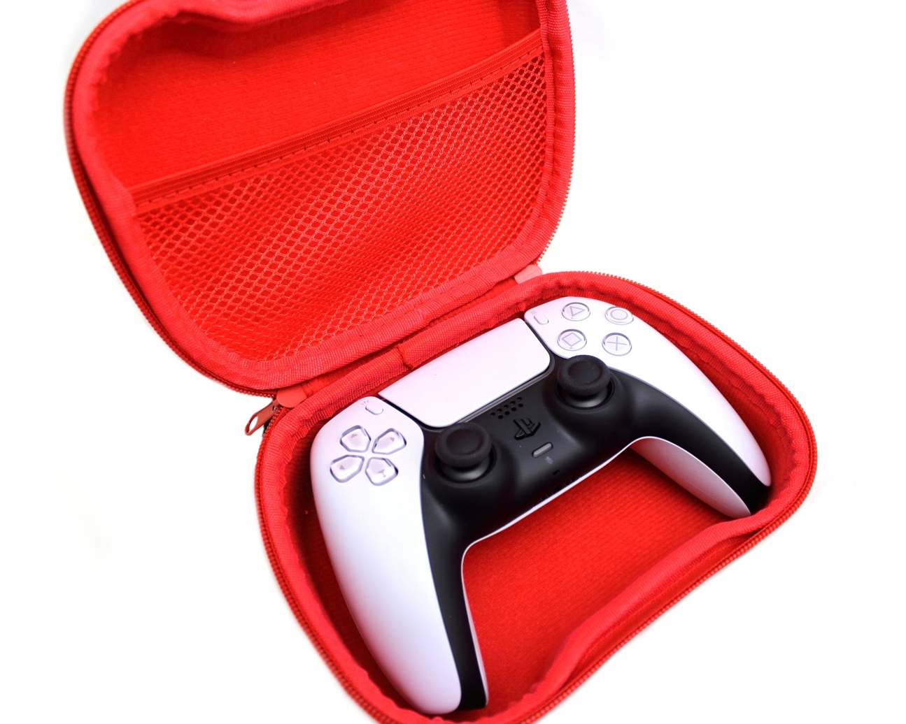 

Kuferek twarde etui na pad DualSense do PS5 [cze]