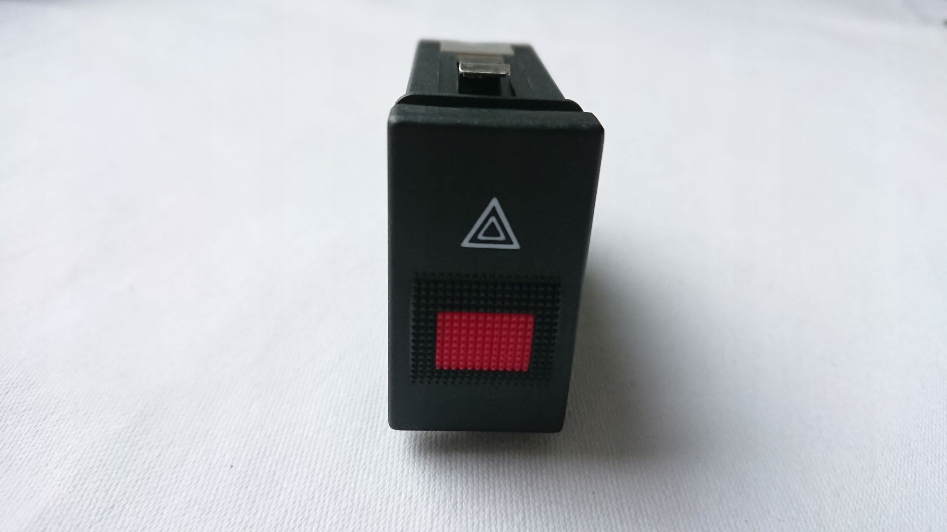 PRZYCISK ŚWIATEŁ AWARYJNYCH AUDI A4 B5 PRZED LIFT Producent części Maxgear