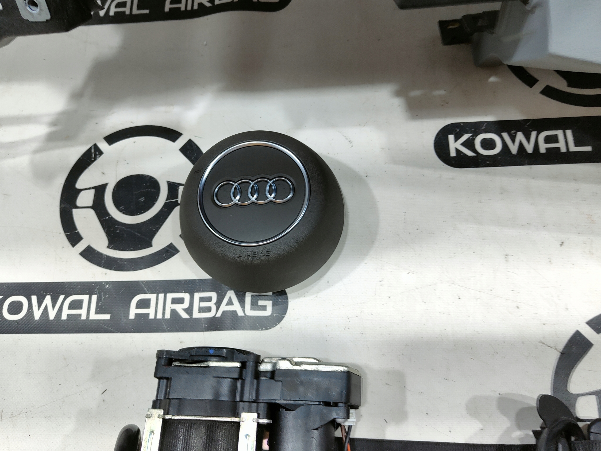 Audi A4 B9 8W торпеда консоль подушки безопасности ремни оригинал