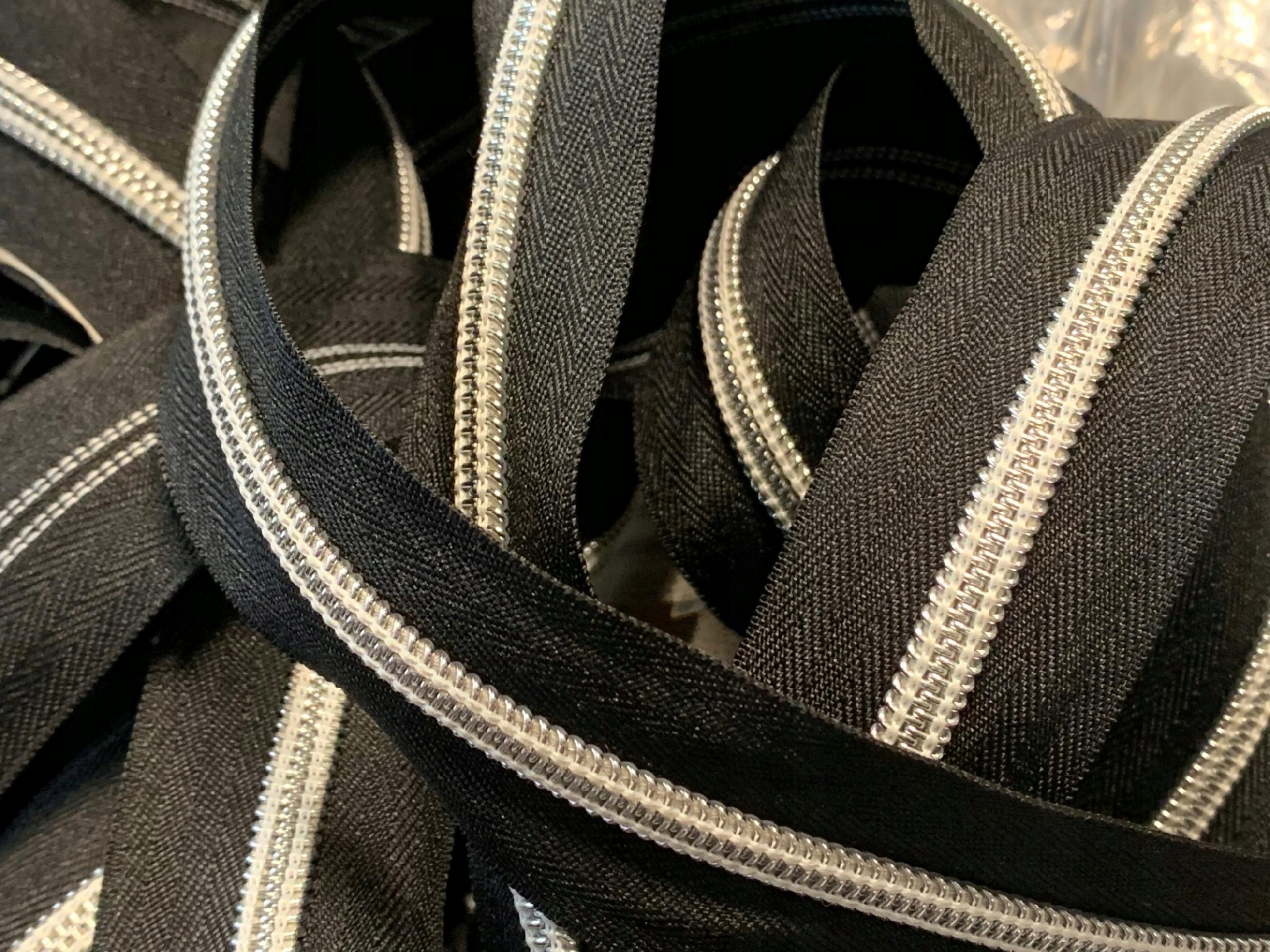 Černostříbrná páska 5 mm 200 M Výrobce