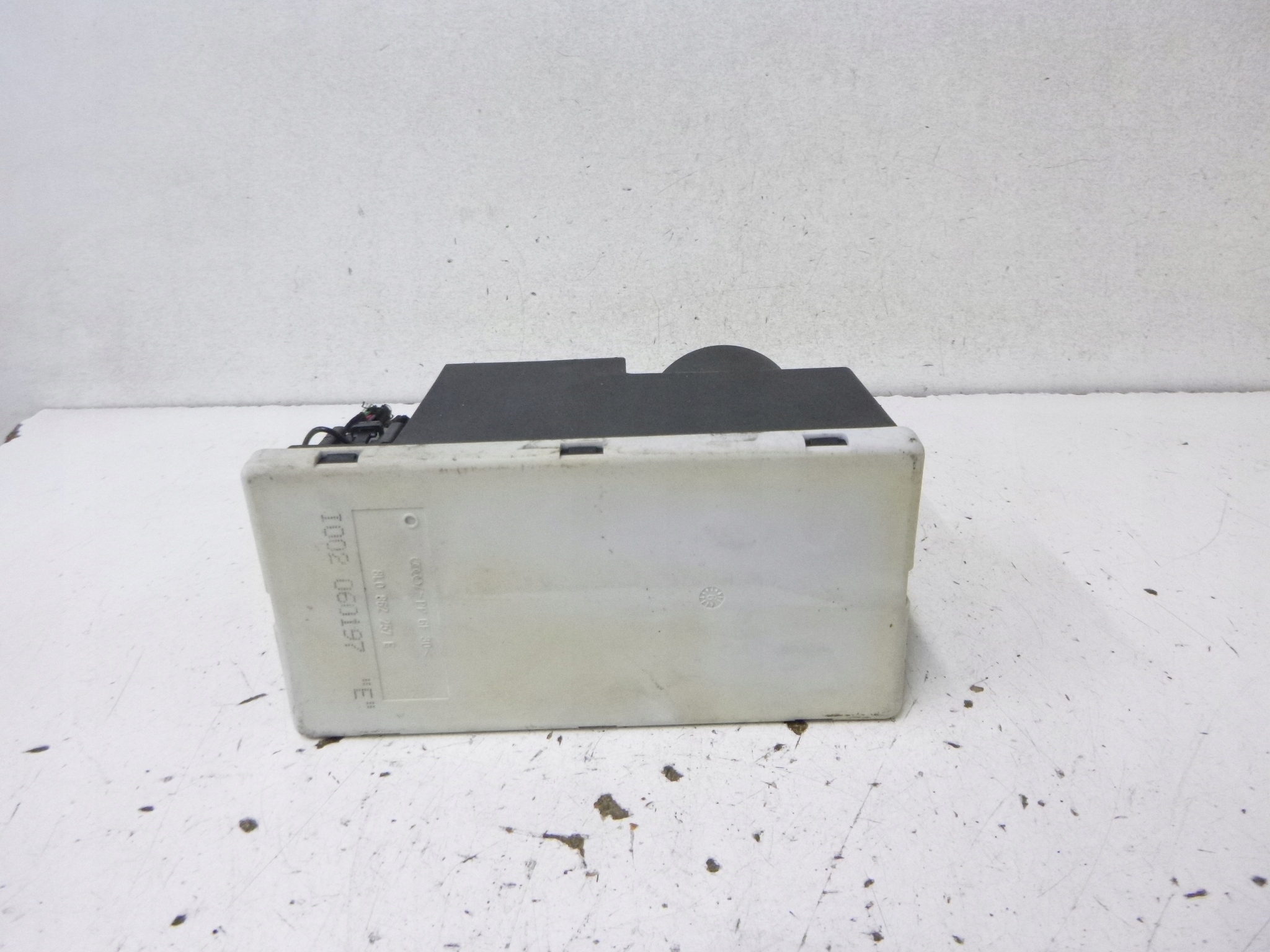POMPA CENTRALE DELLA SERRATURA AUDI A4 B5 1998R. 8L0862257E