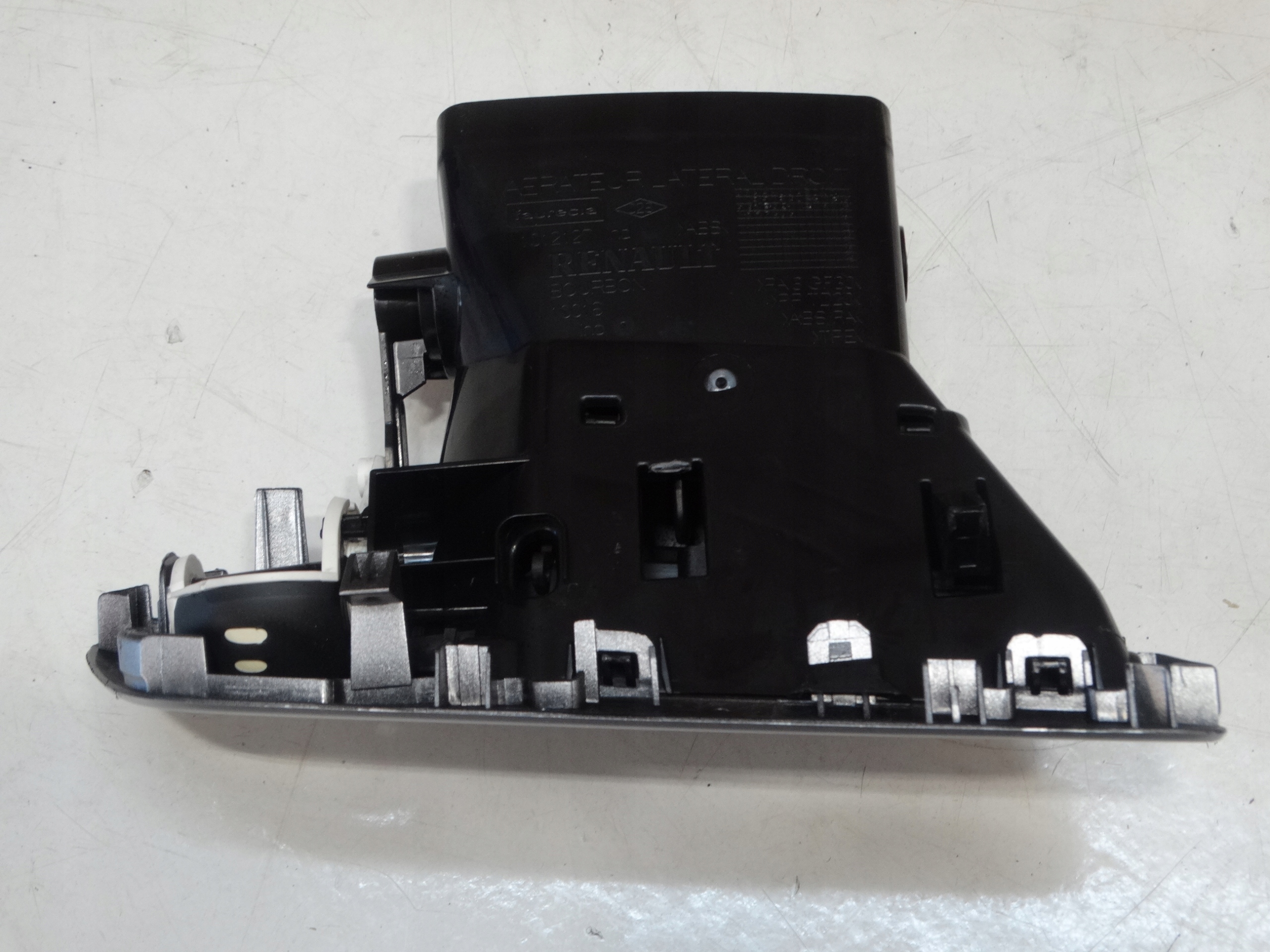 grid air conditioning devices right front RENAULT SCENIC III 09-13R. 1012127