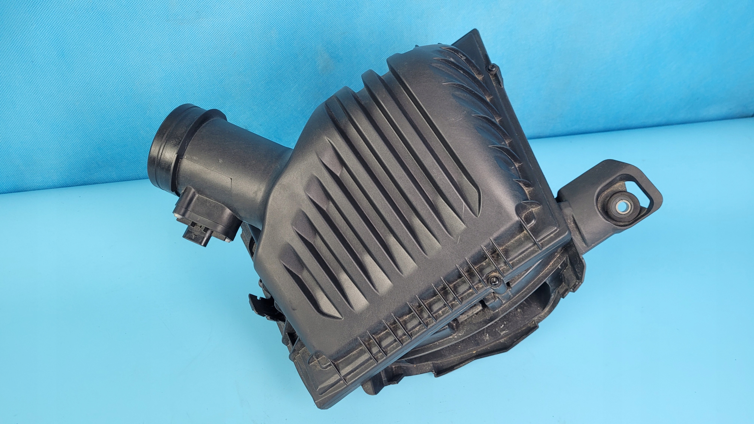 7619267 - BMW F48 x1 корпус повітряного фільтра 7609482