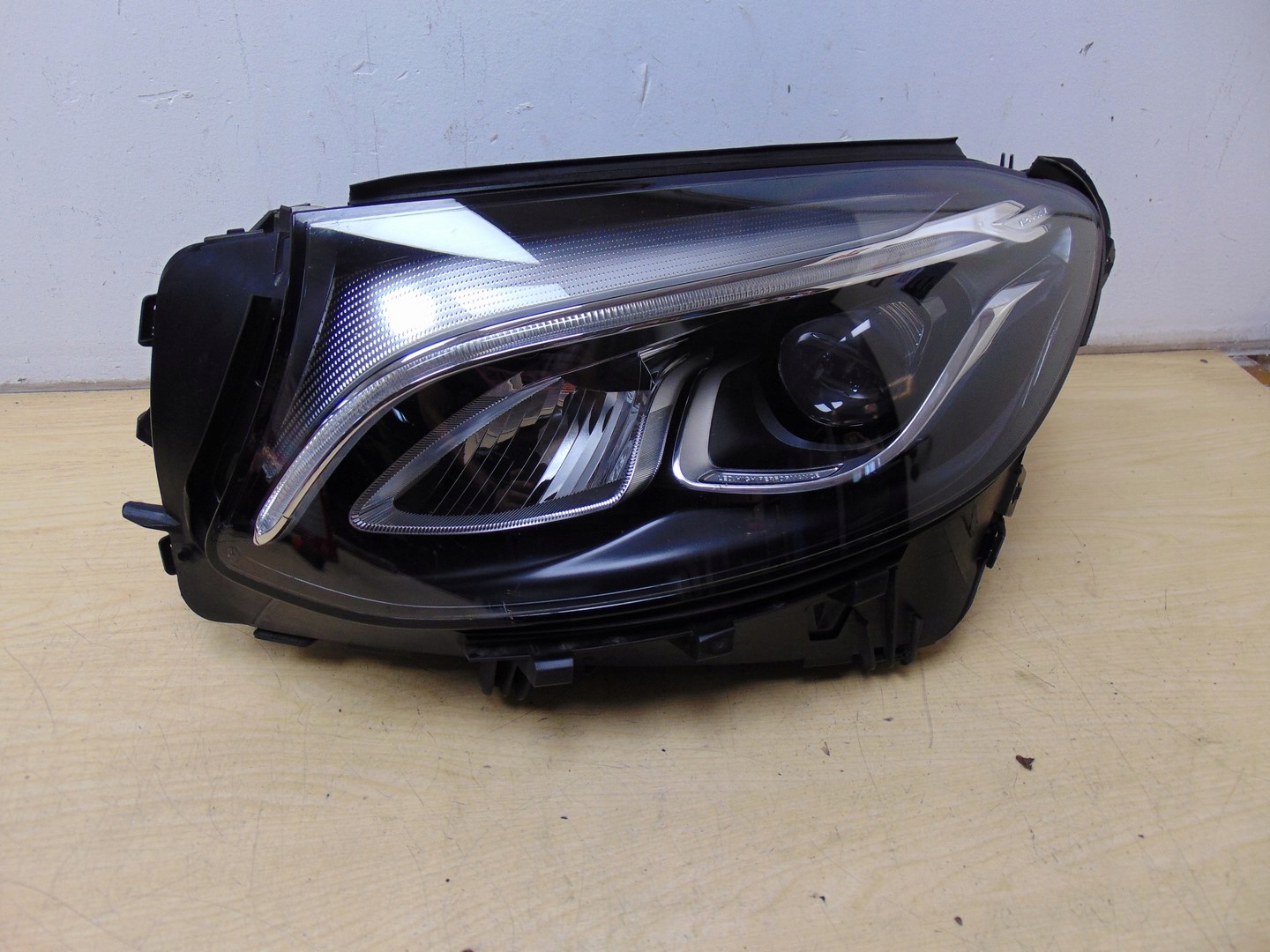 ФАРА ЛЕВА ПЕРЕД MERCEDES GLC W253 ЕВРОПА