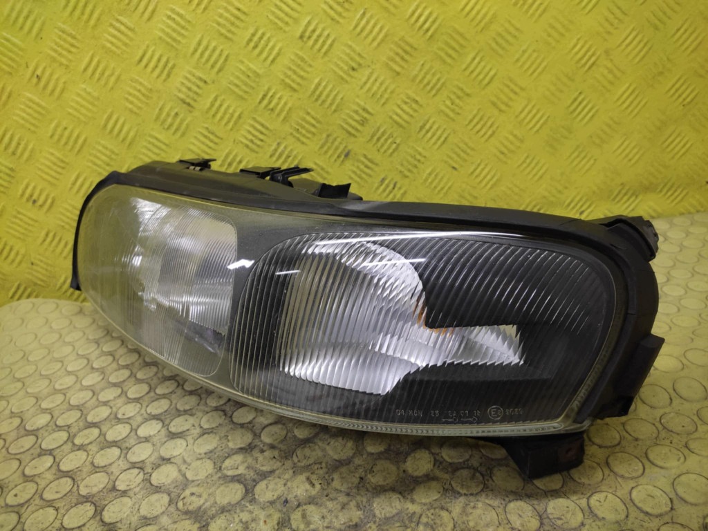 VOLVO V70 REFLEKTOR licht links vorne 8620686
