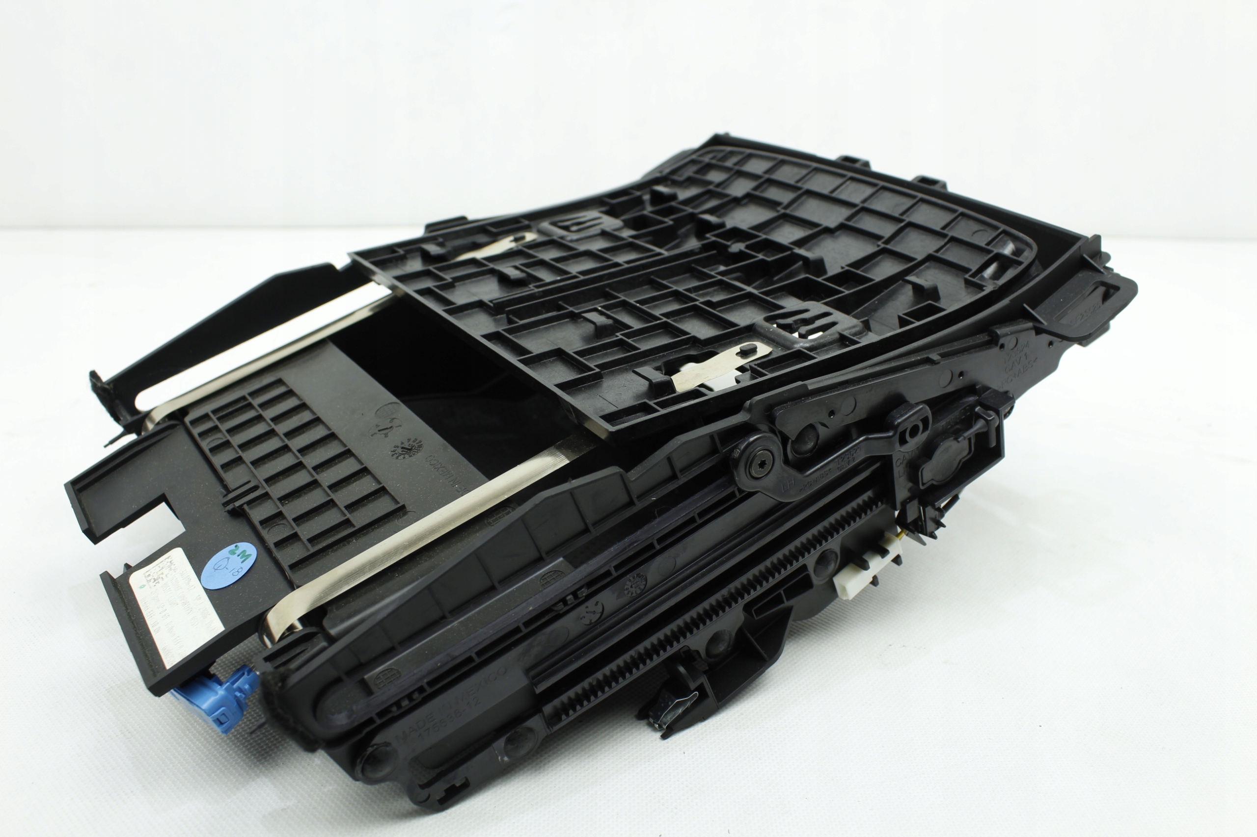 6810496 - Ящик для зберігання відкривання тунелю BMW G05 G06 G07