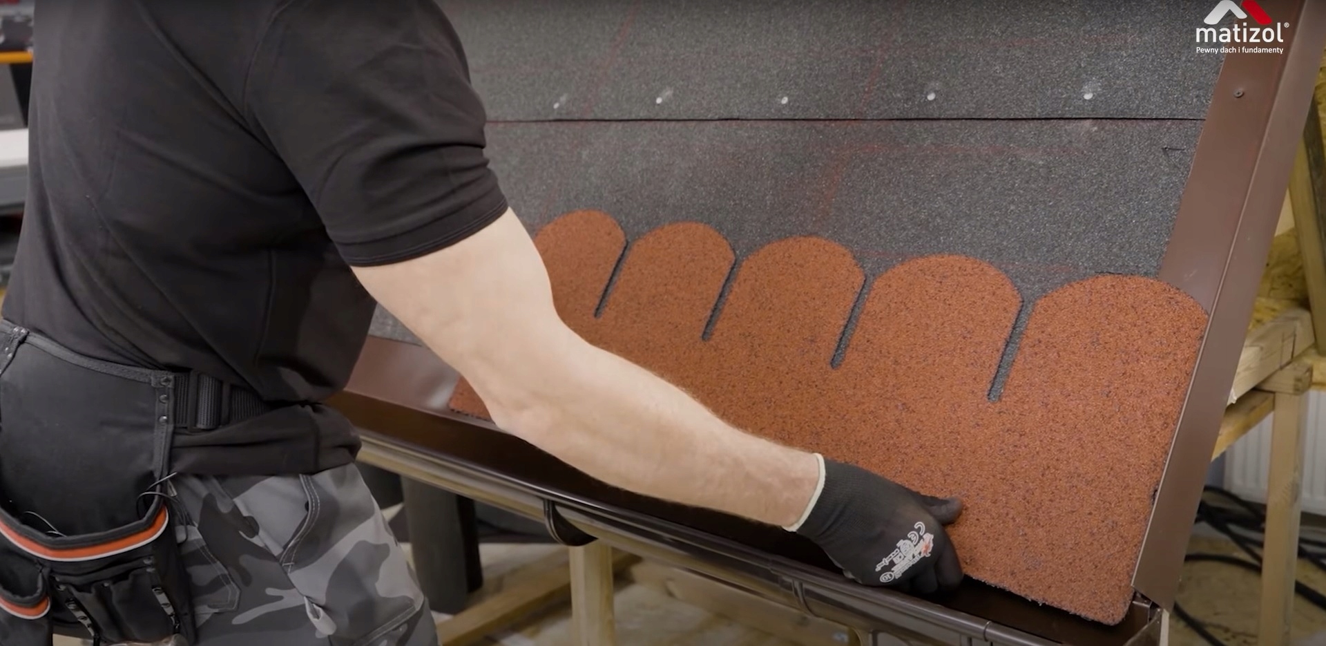 MATIZOL Gont Bitumiczny Karpiówka GRAFIT 3,2m2 Stan opakowania oryginalne