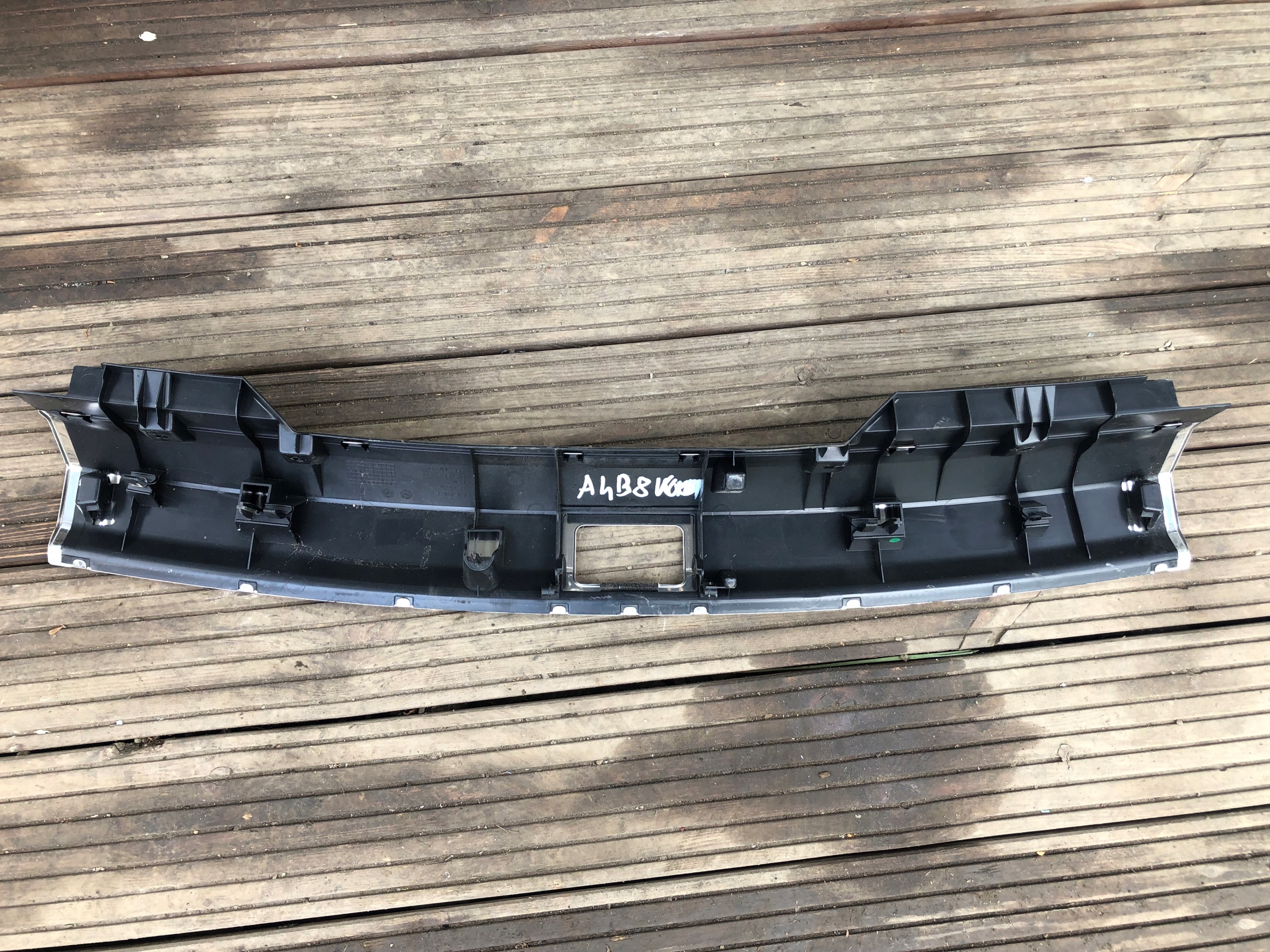 cover of the threshold boot AUDI A4 B8 KOMBI 8K9864483