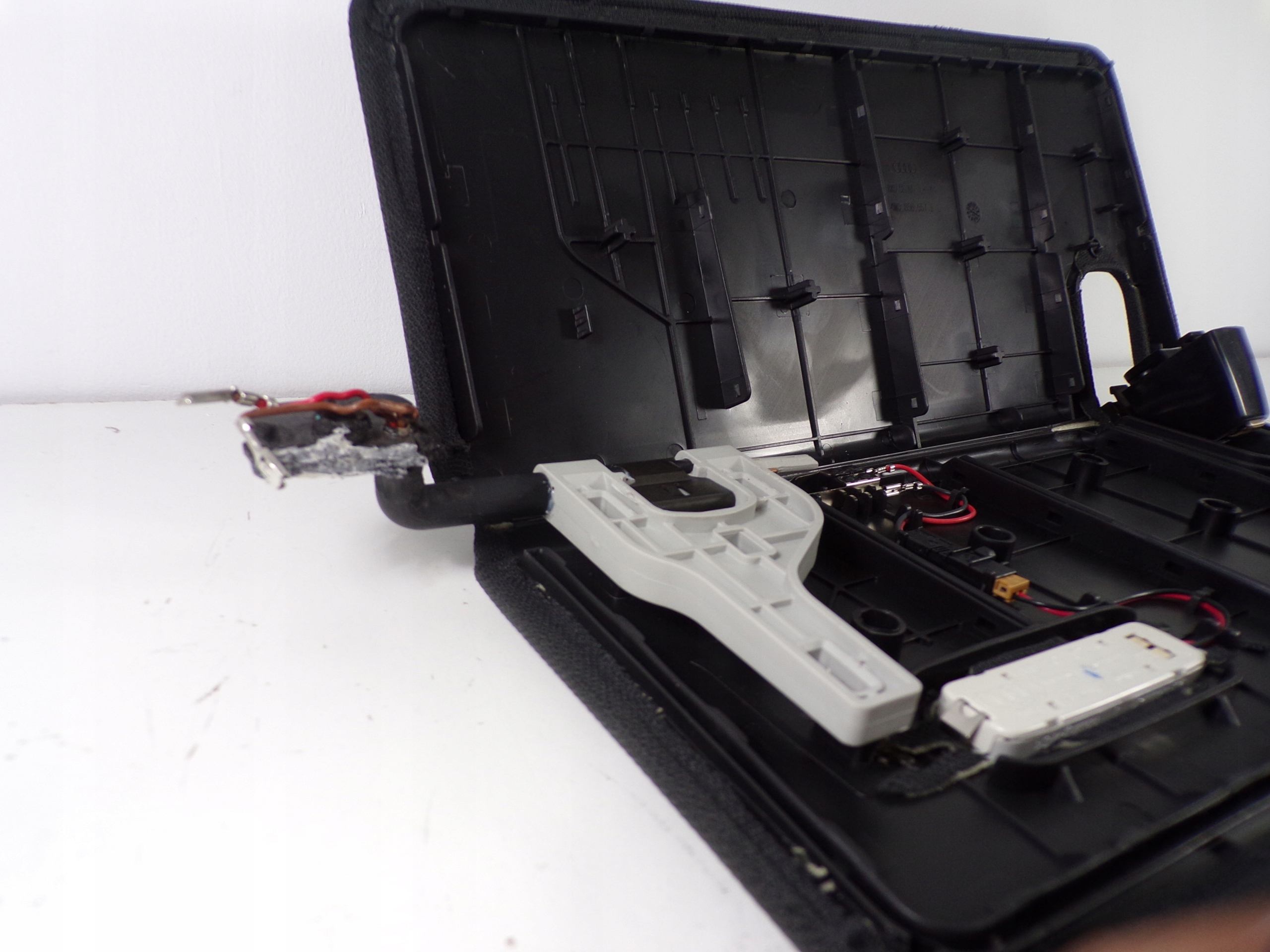 4M0858833B OSŁONA PRZECIWSŁONECZNA DASZEK LEWA AUDI Q7 2016+ Producent części Audi OE