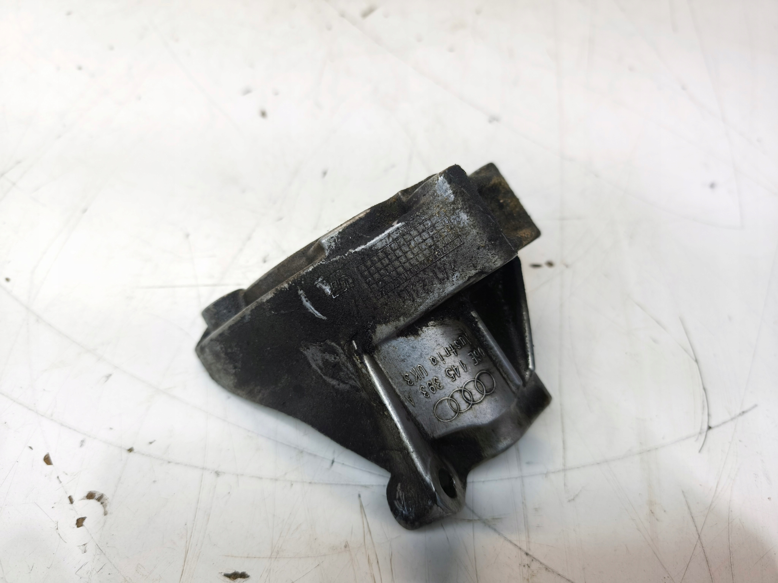 SUPPORT SUPPORT PLAQUE POMPY DIRECTION ASSISTÉE AUDI A4 B7 A6 C6 3.2 FSI 06E145393A