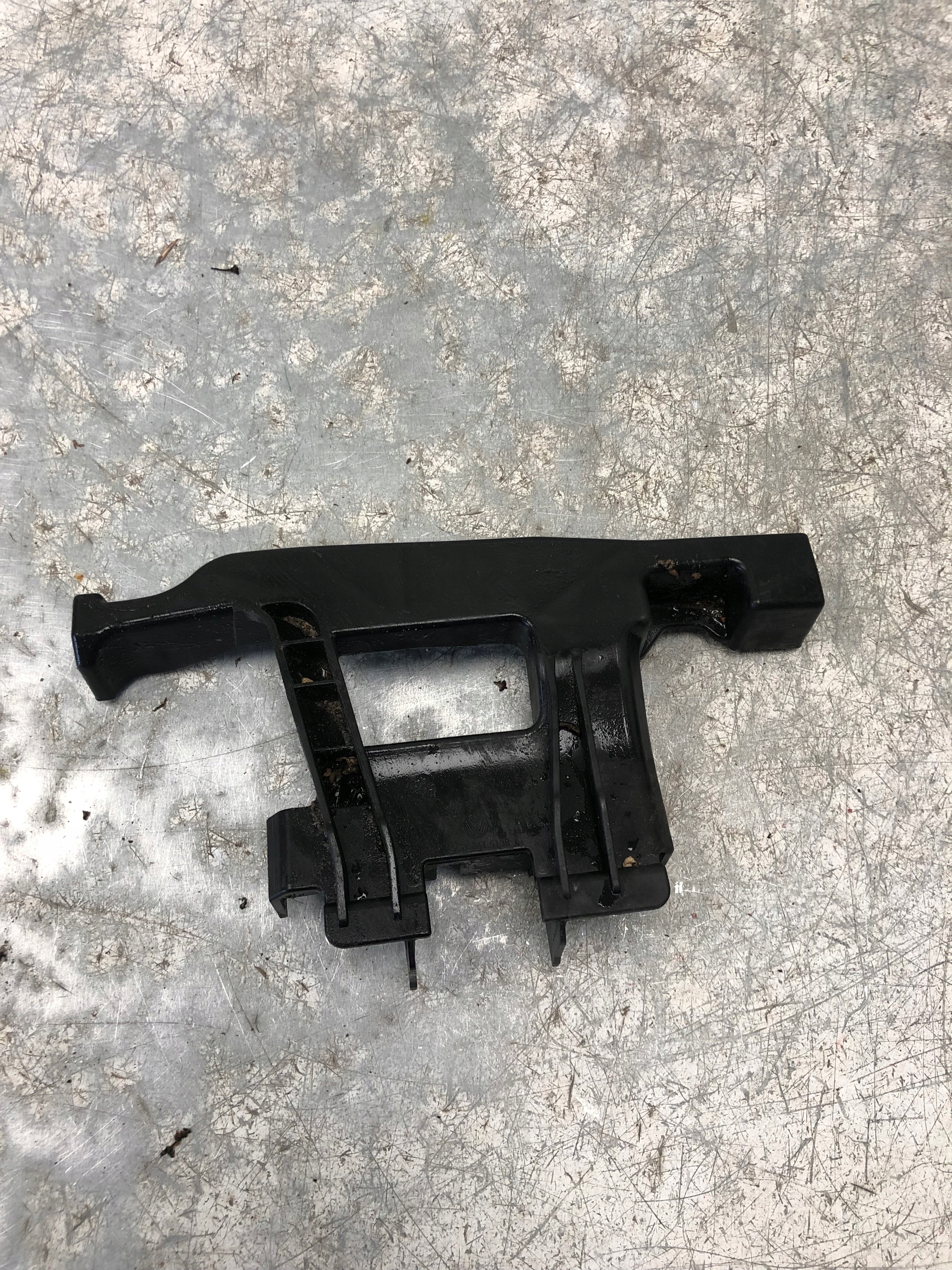holder TUNELU VW GOLF VII 5G1861513B