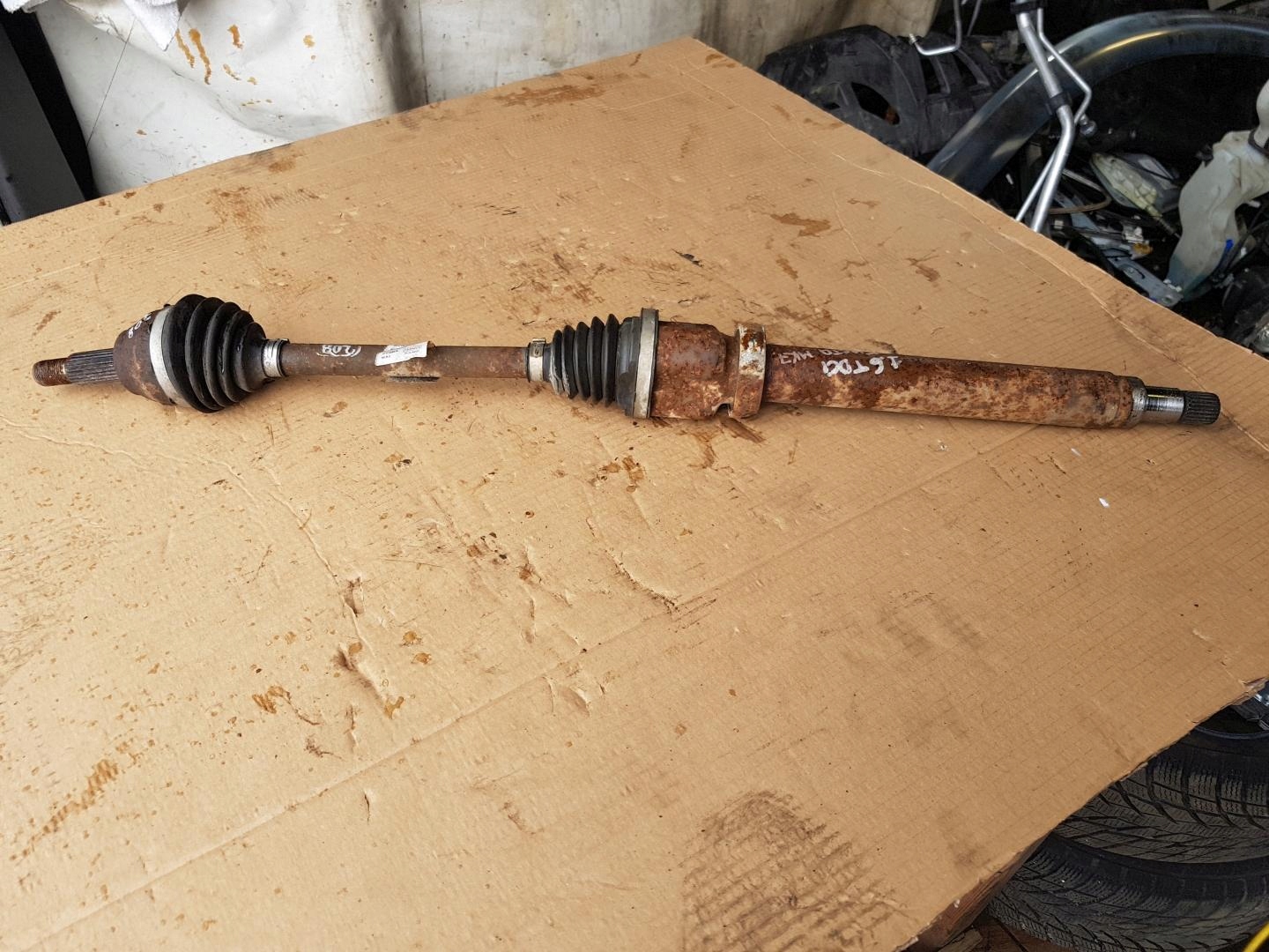 PÓŁOŚ PRAWA 1.6TDCI FORD FIESTA MK7 8V513B436CD