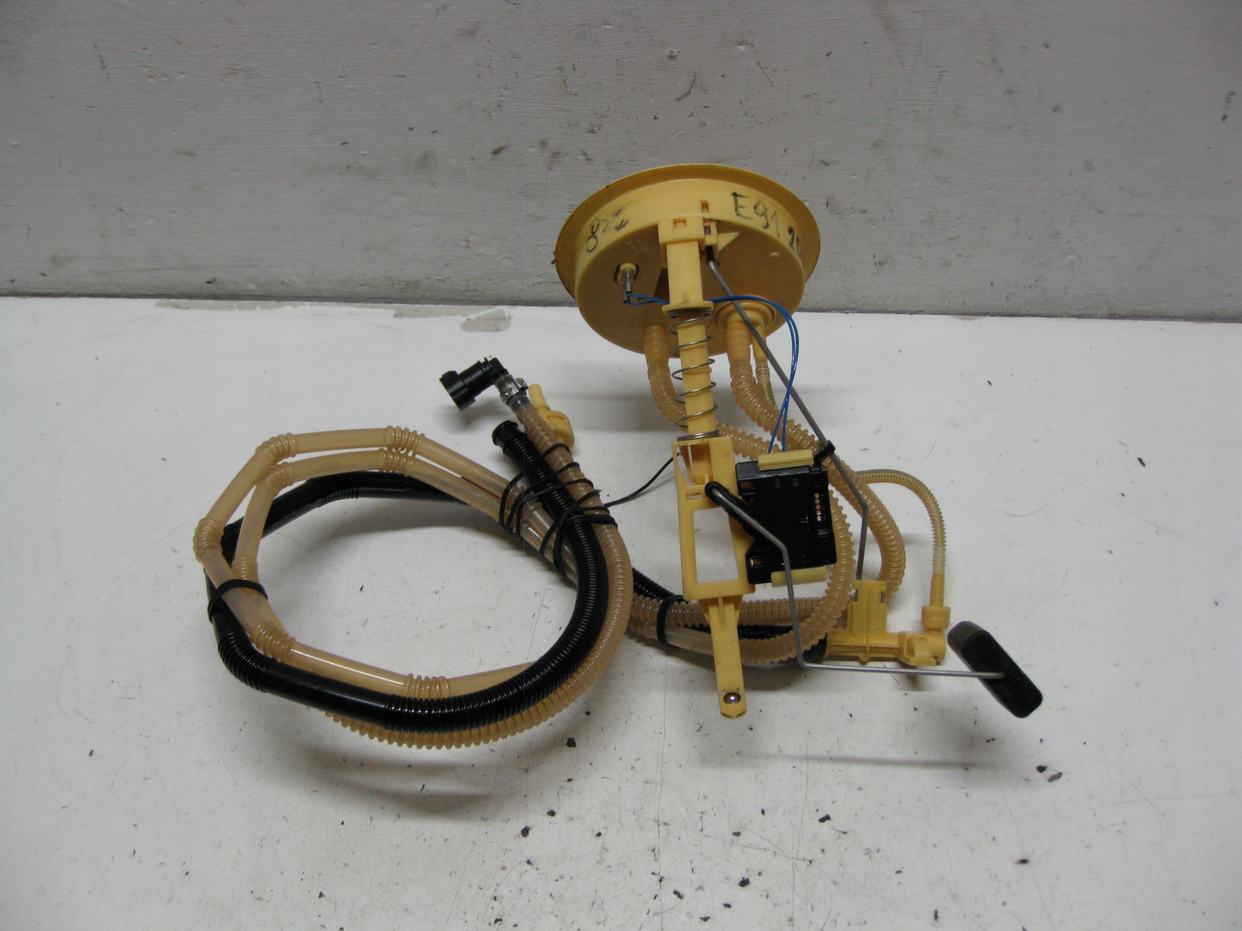 BMW E91 2.0 D 09R snimač razine goriva 7190944
