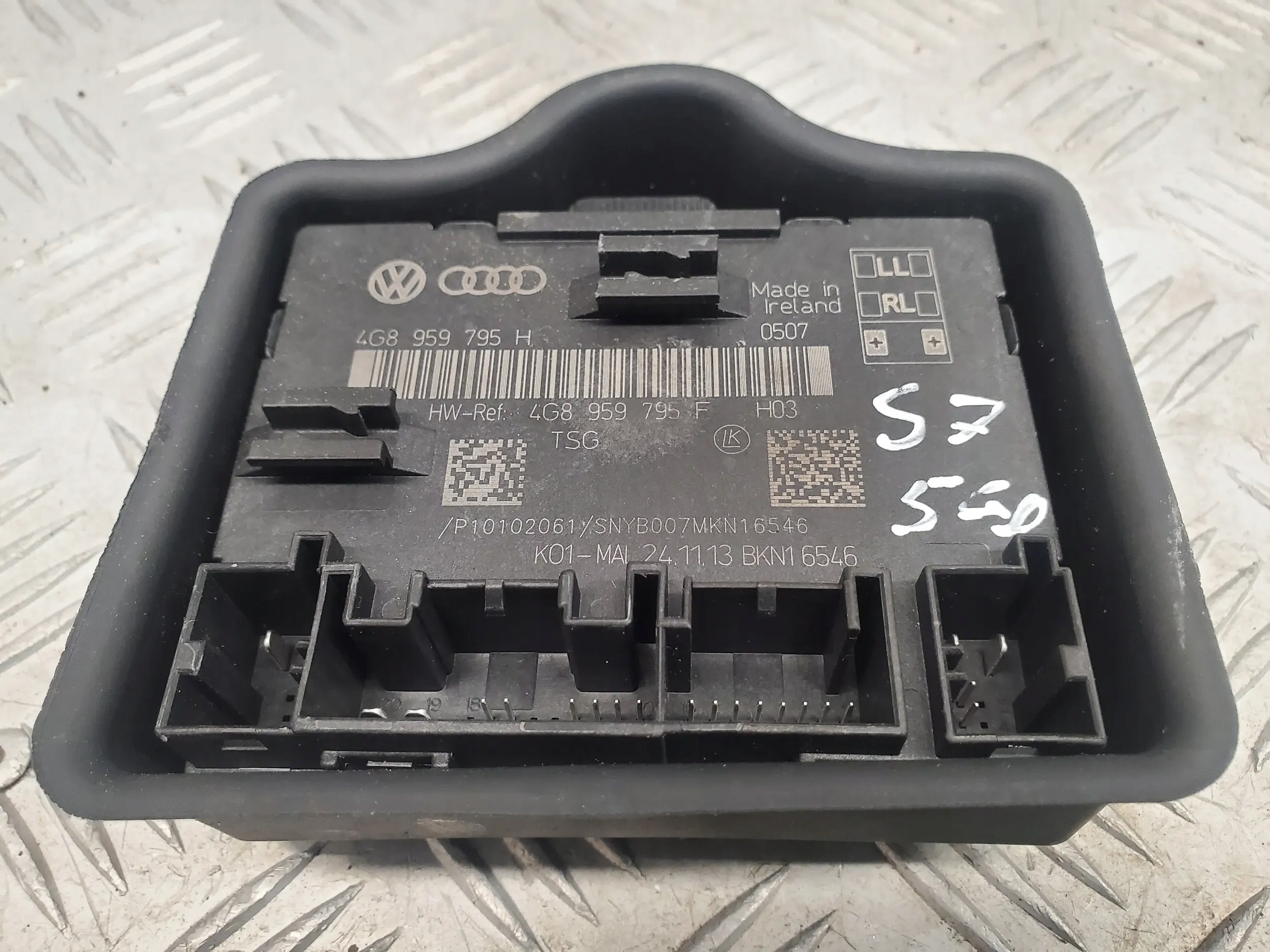 Audi A7 S7 4G 4G8959795H Tył strona prawa Moduły drzwi Strona zabudowy tył - prawa