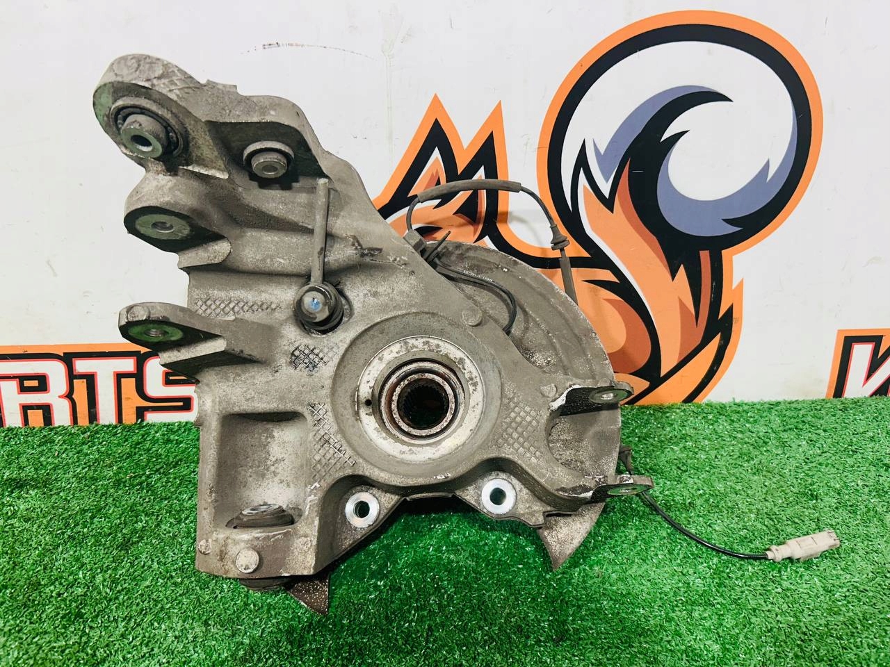 поворотный кулак RANGE L551 M8D2-5A968-AB