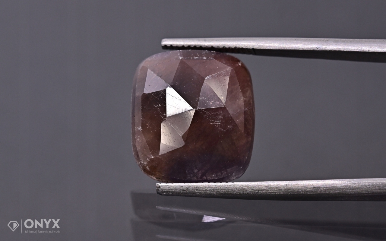 Safír fasetovaná rozeta cushion 14x13 mm