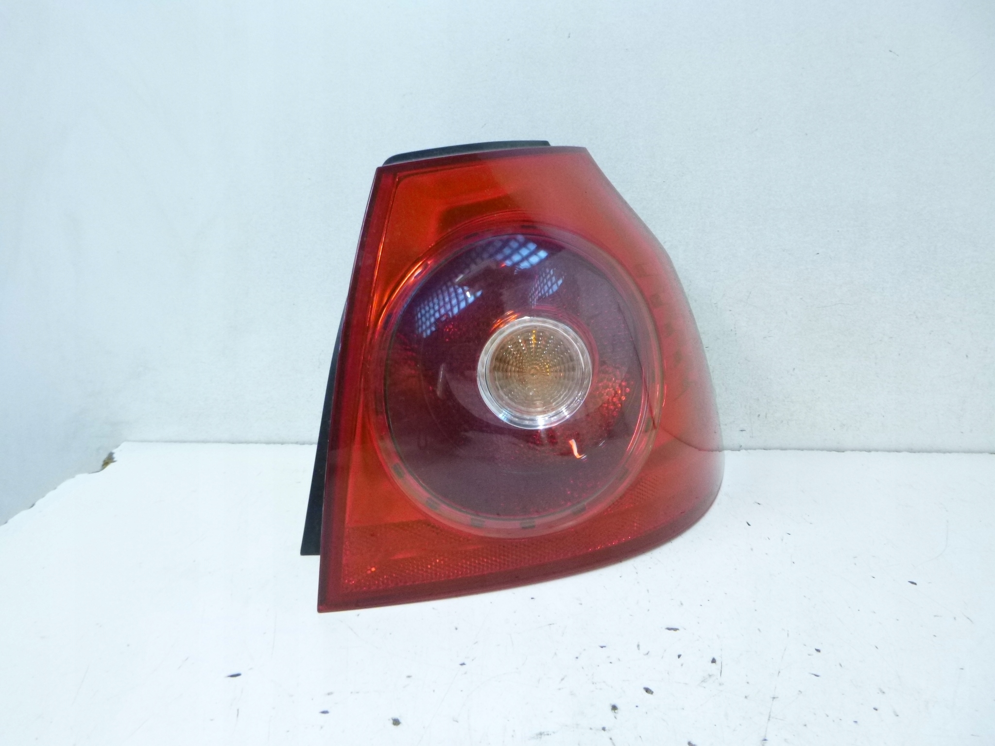 LICHT HINTEN RECHTS VW GOLF V 3D 2008R.