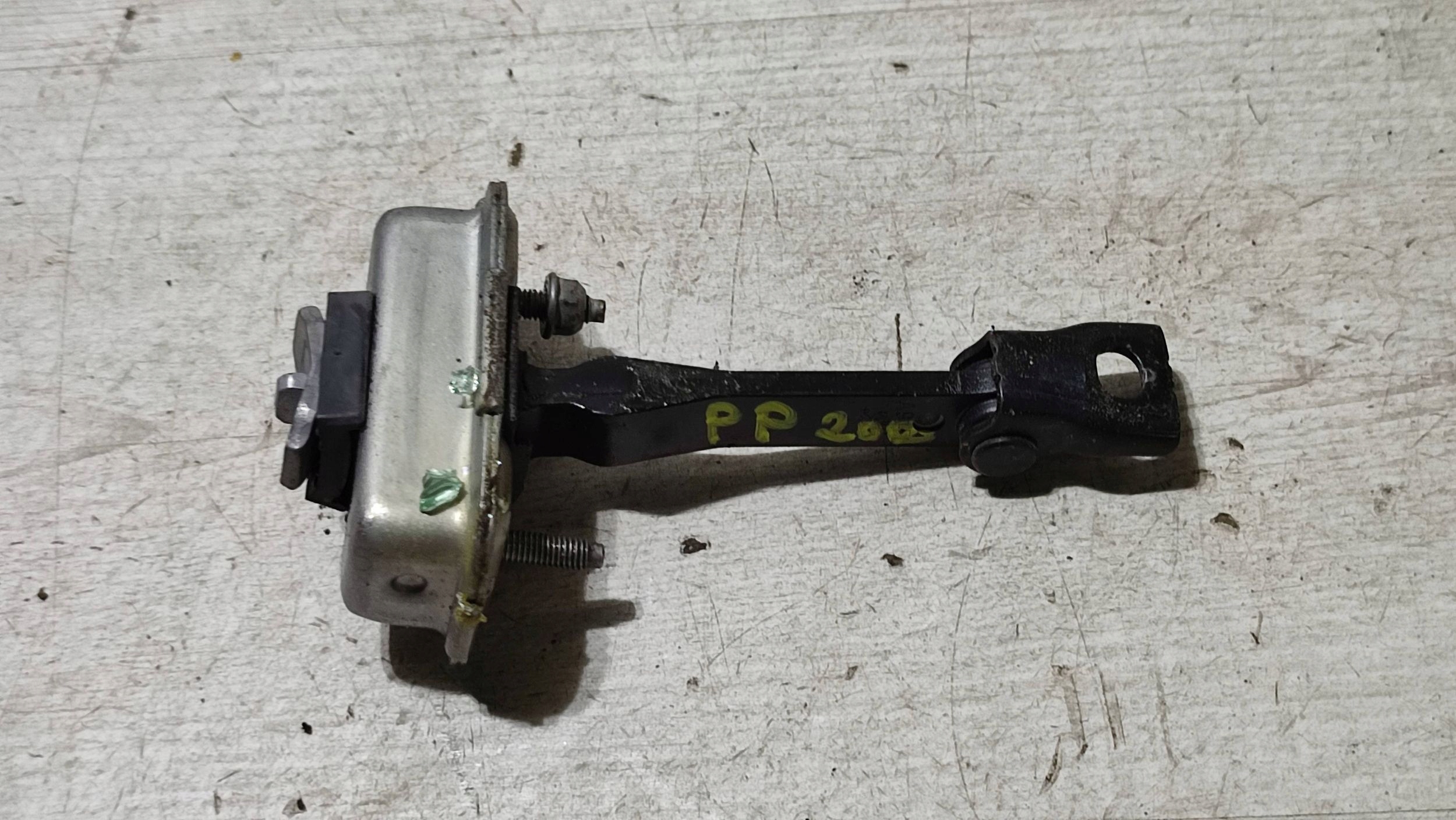 Peugeot 2008 and 2018 front side right limiter door