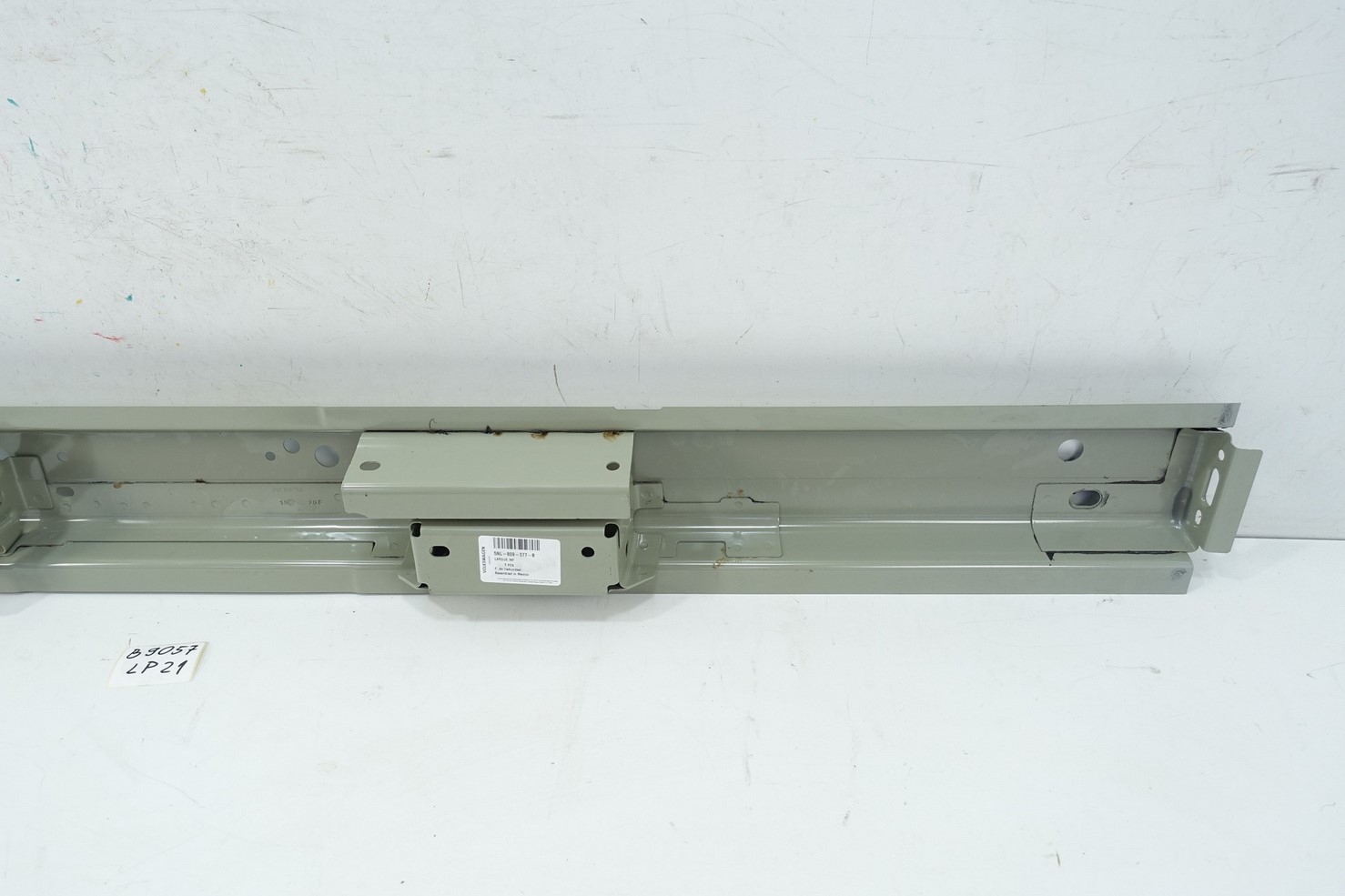 threshold side left VW TIGUAN II LIFT 5NL809377B