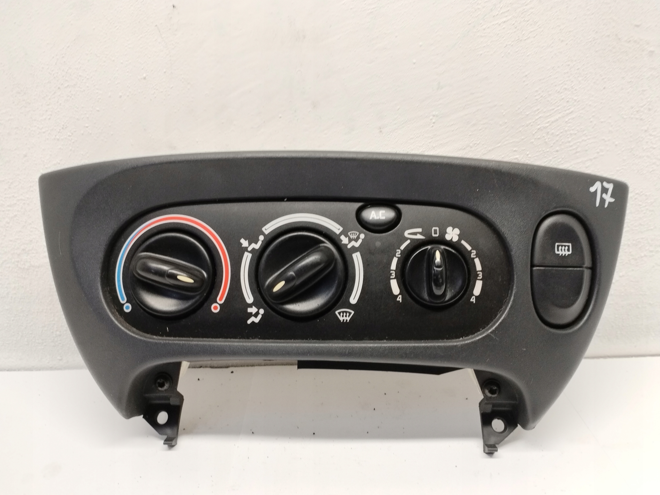 control panel air conditioning devices of the air conditioning Renault 7700432138
