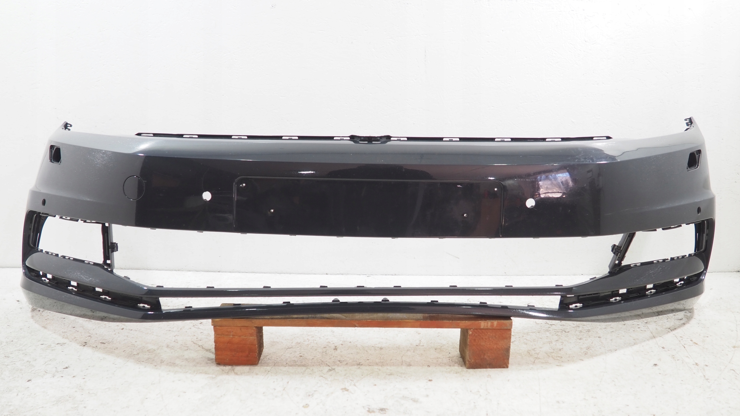 VW Touran III bumper front front 5TA807221A