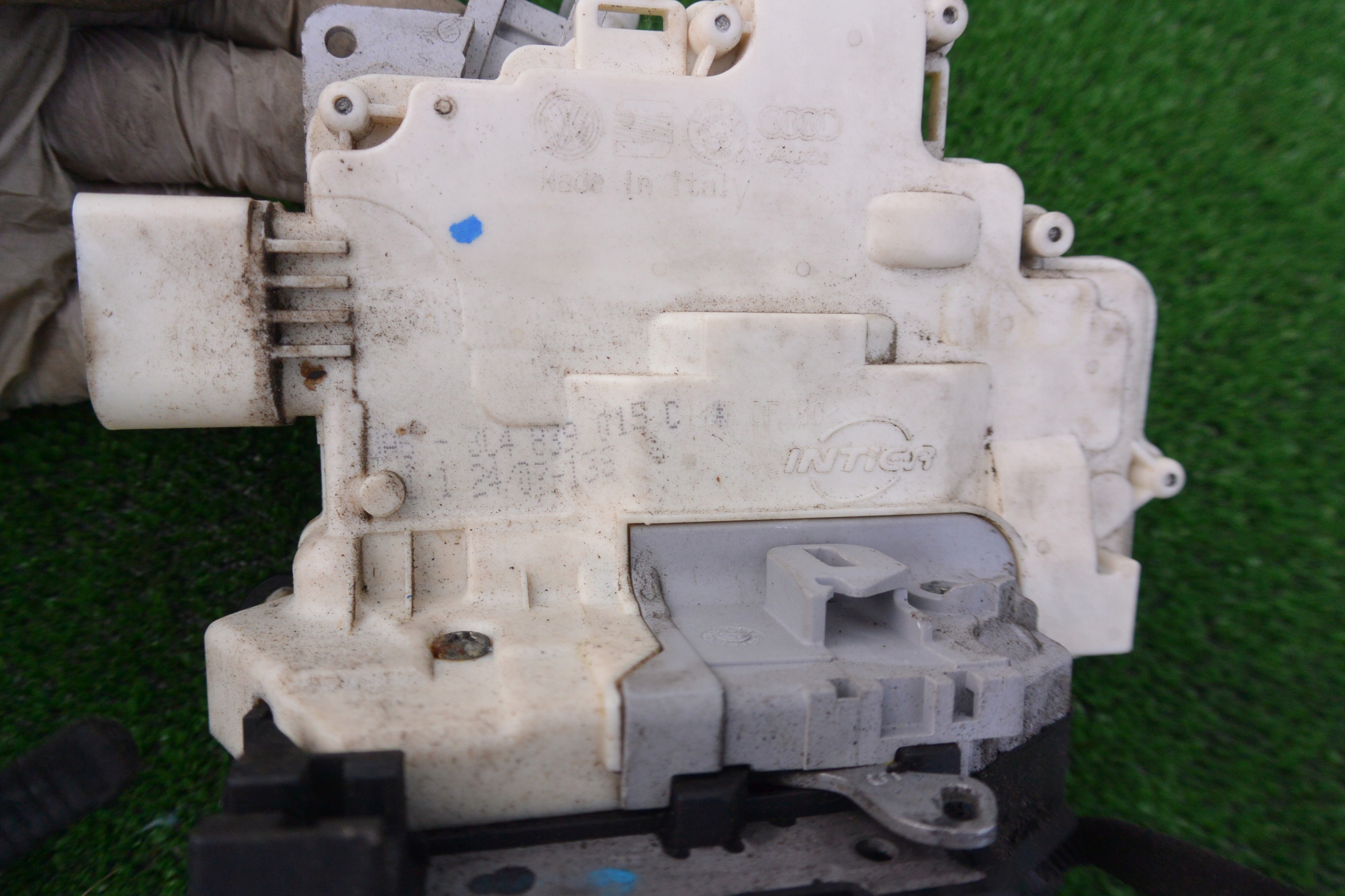 lock door left rear part AUDI Q7 4L