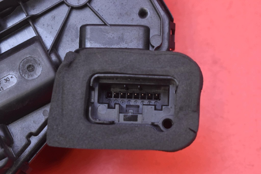 lock door left front front EU 5TB837015D 8X0831404F SKODA OCTAVIA 4 IV
