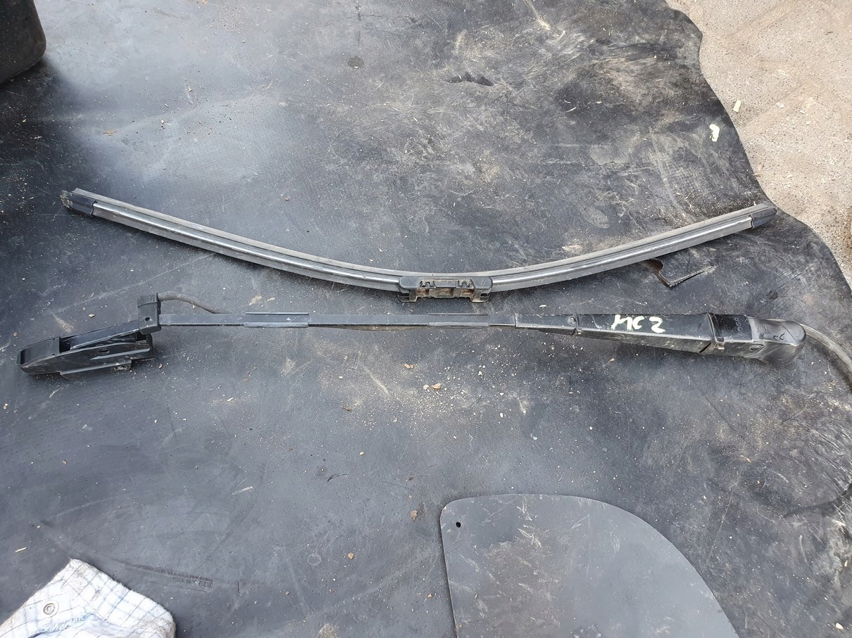 ВАЖІЛЬ СКЛООЧИСНИКА ПЕРЕДНІЙ MICROCAR MC2