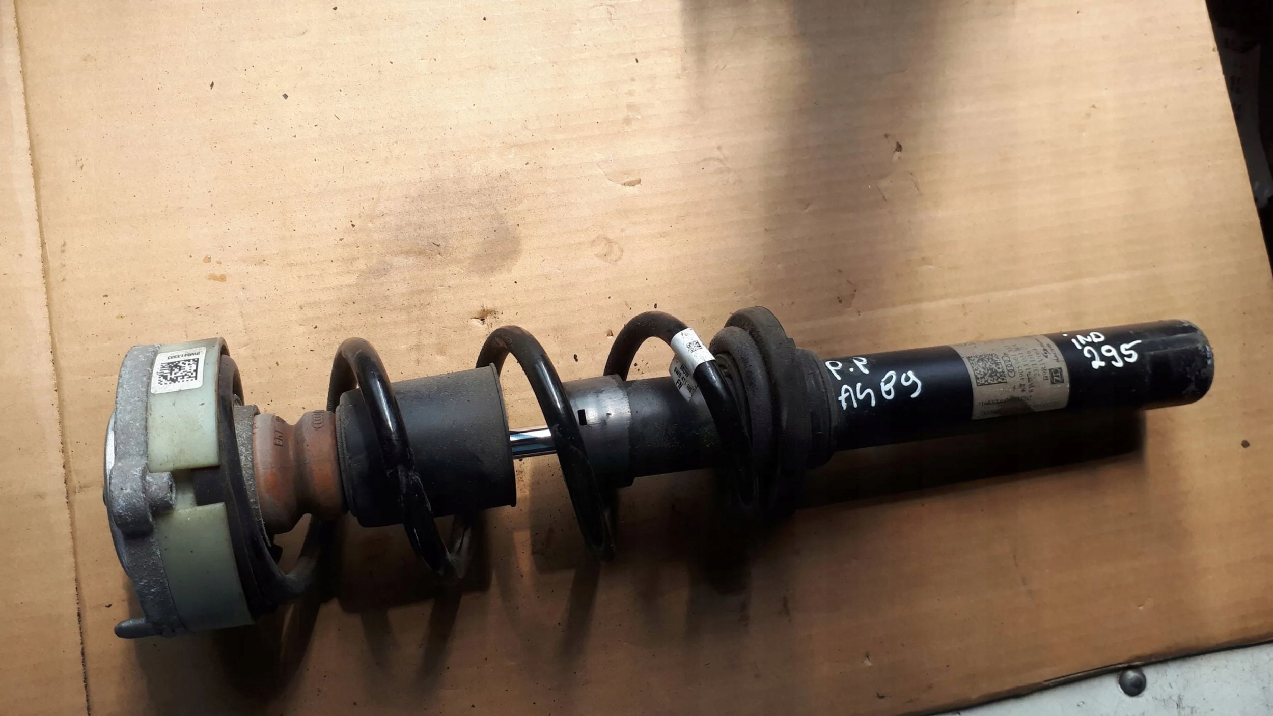 A4 B9 8W shock absorber right front 2.0 TDI A5 8W