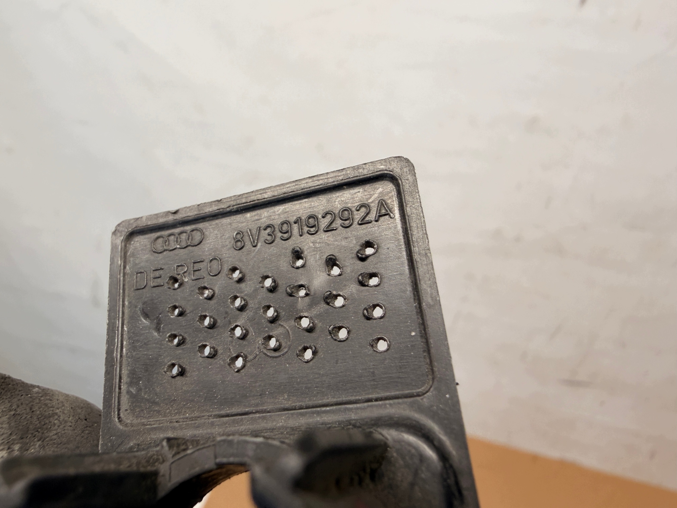 Audi A3 8V holder bracket PDC 8V3919292A