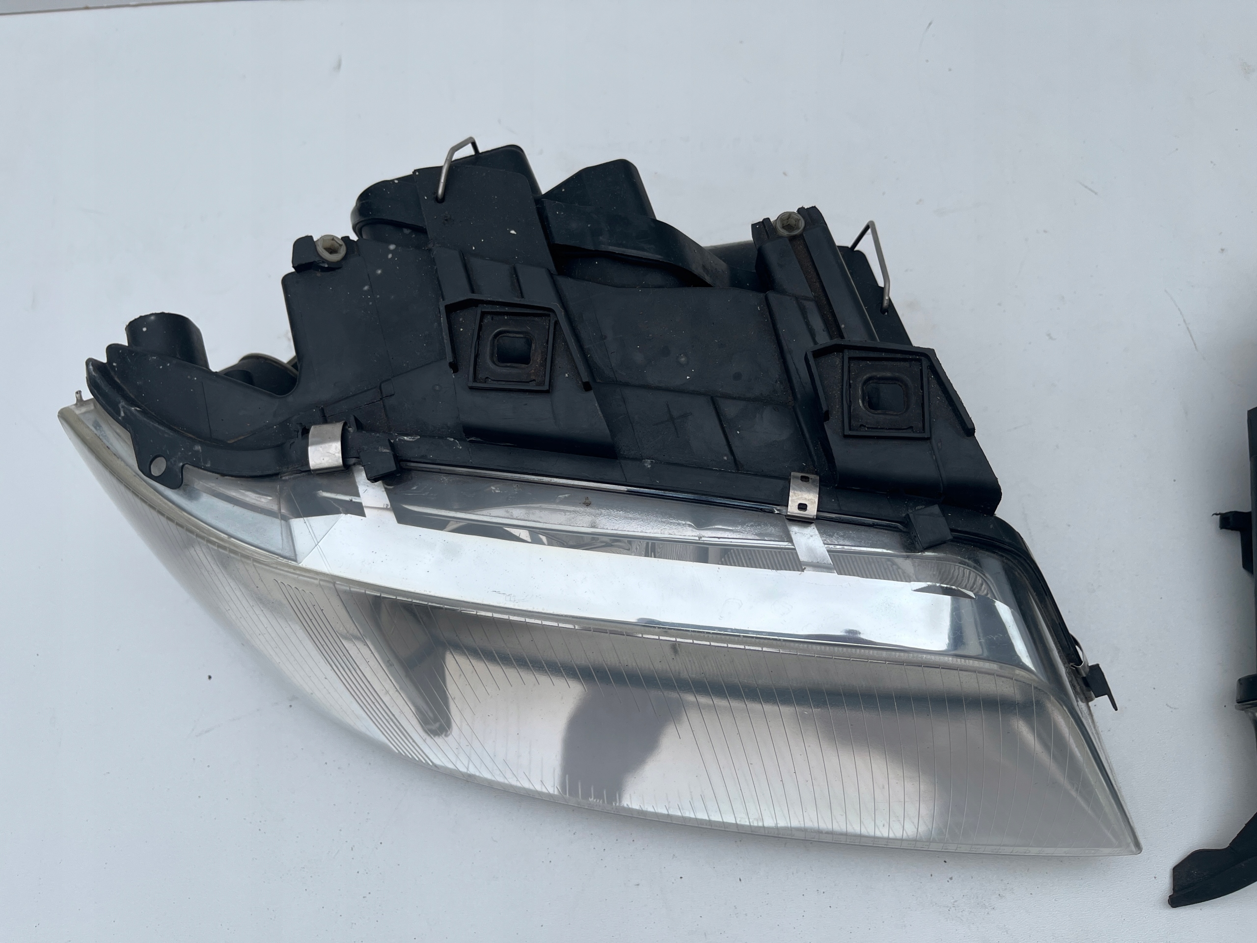 light Reflektor front right left Audi A4 B5 Lift Hella 99-01r.