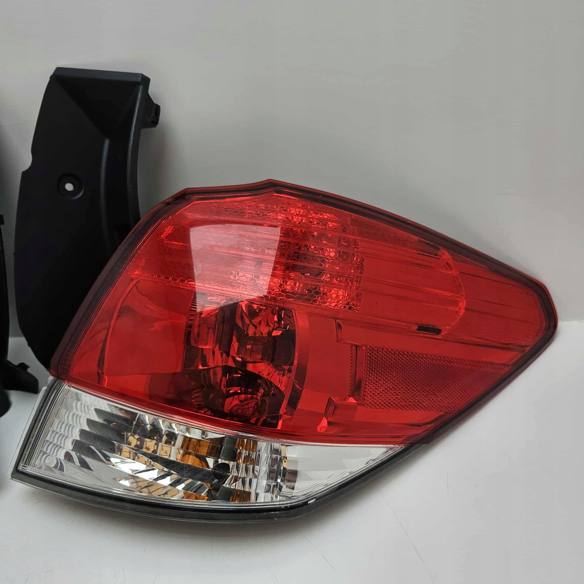 subaru Outback IV фонарь левый правый