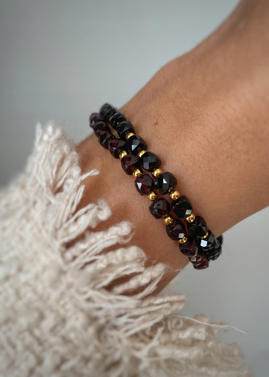 Sada dvou náramků s granátem a černým turmalínem