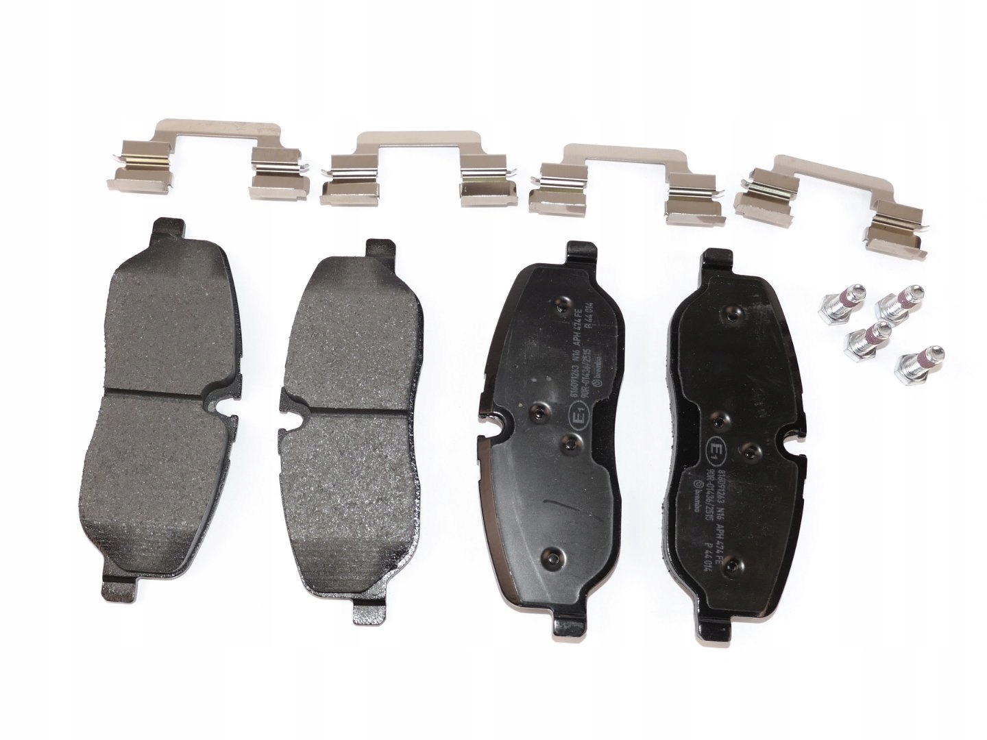 LR019618BREMBO - ПЕРЕДНИЕ ТОРМОЗНЫЕ КОЛОДКИ LAND ROVER DISCOVERY 3 / RR