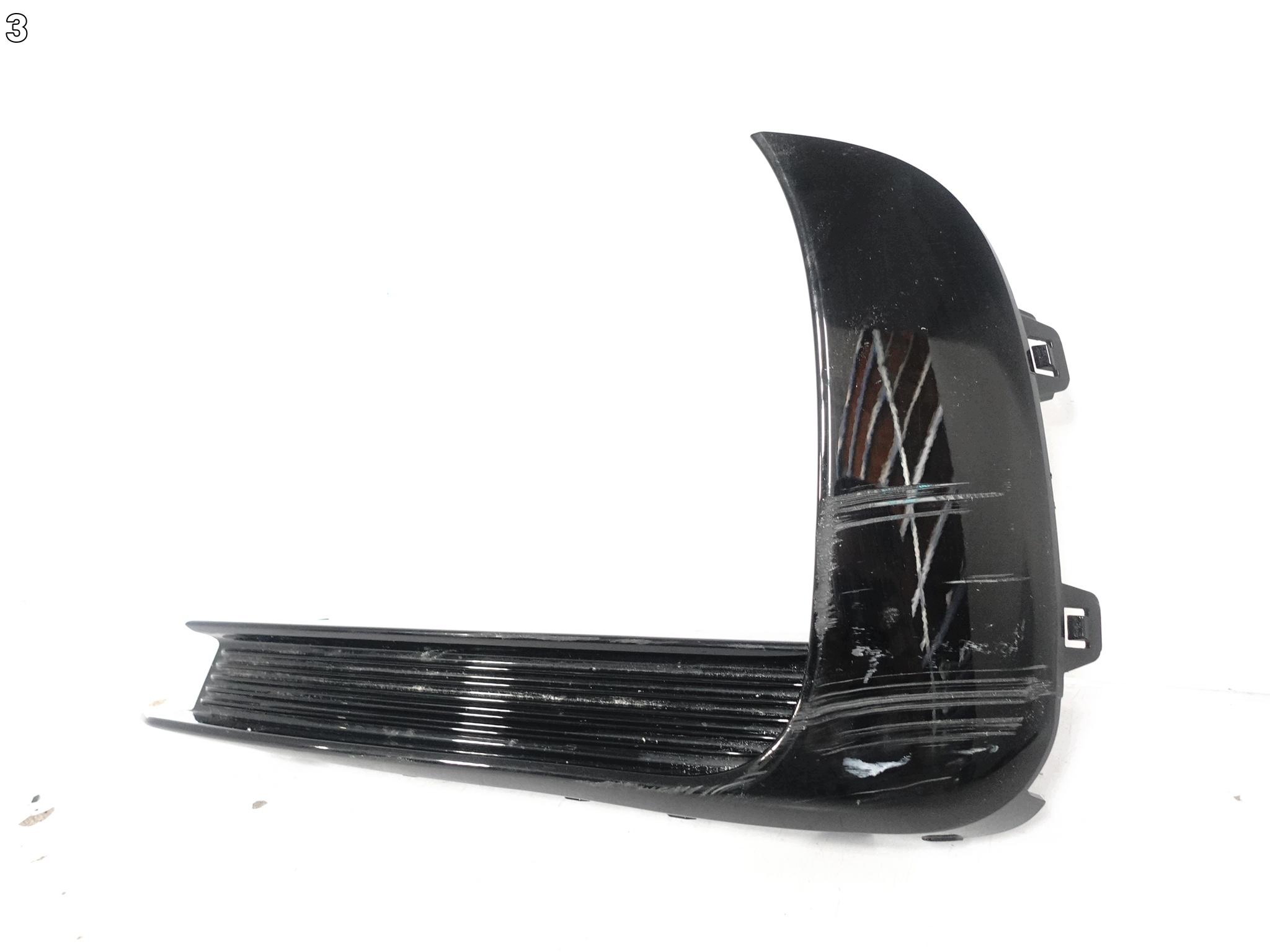 PORSCHE MACAN 95B GTS 18-21 moulding grille grid intake W bumper front right