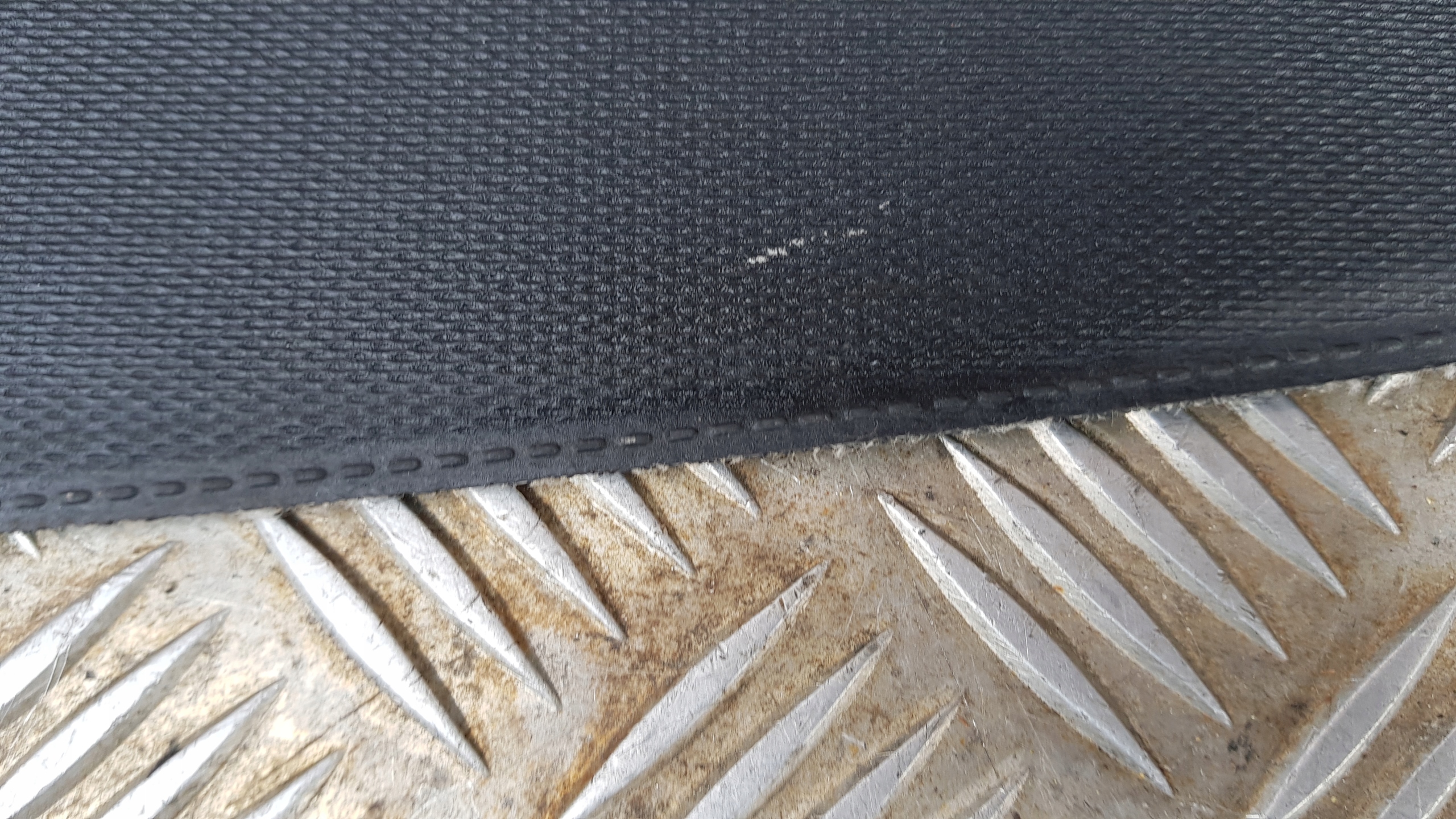 BMW E39 blinds net boot 8236357