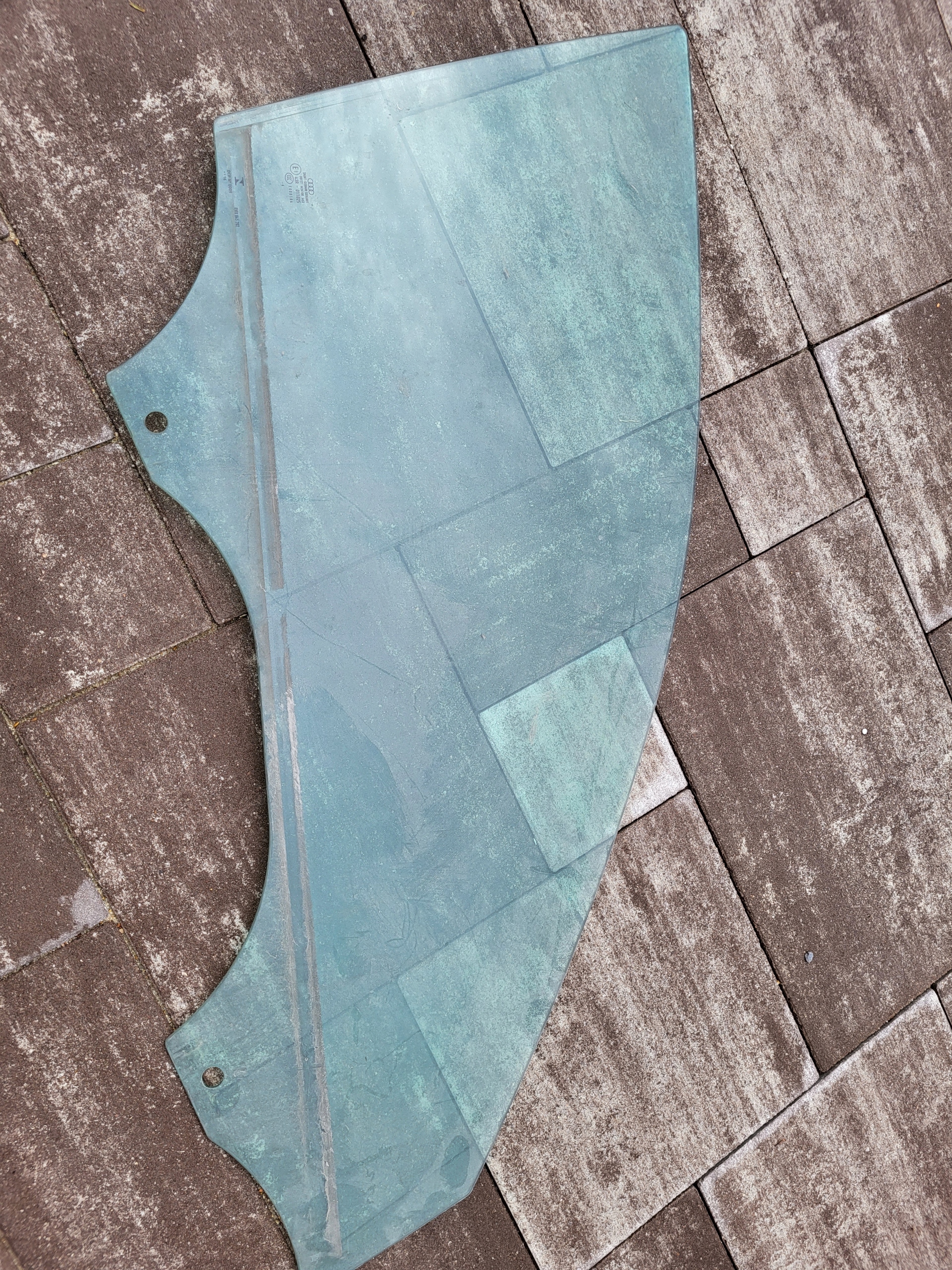 A4 B9 SZYBA DRZWI PRAWY PRZÓD Kod producenta A4 B9 LIFT SZYBA DRZWI PRAWY PRZÓD 8W0845202